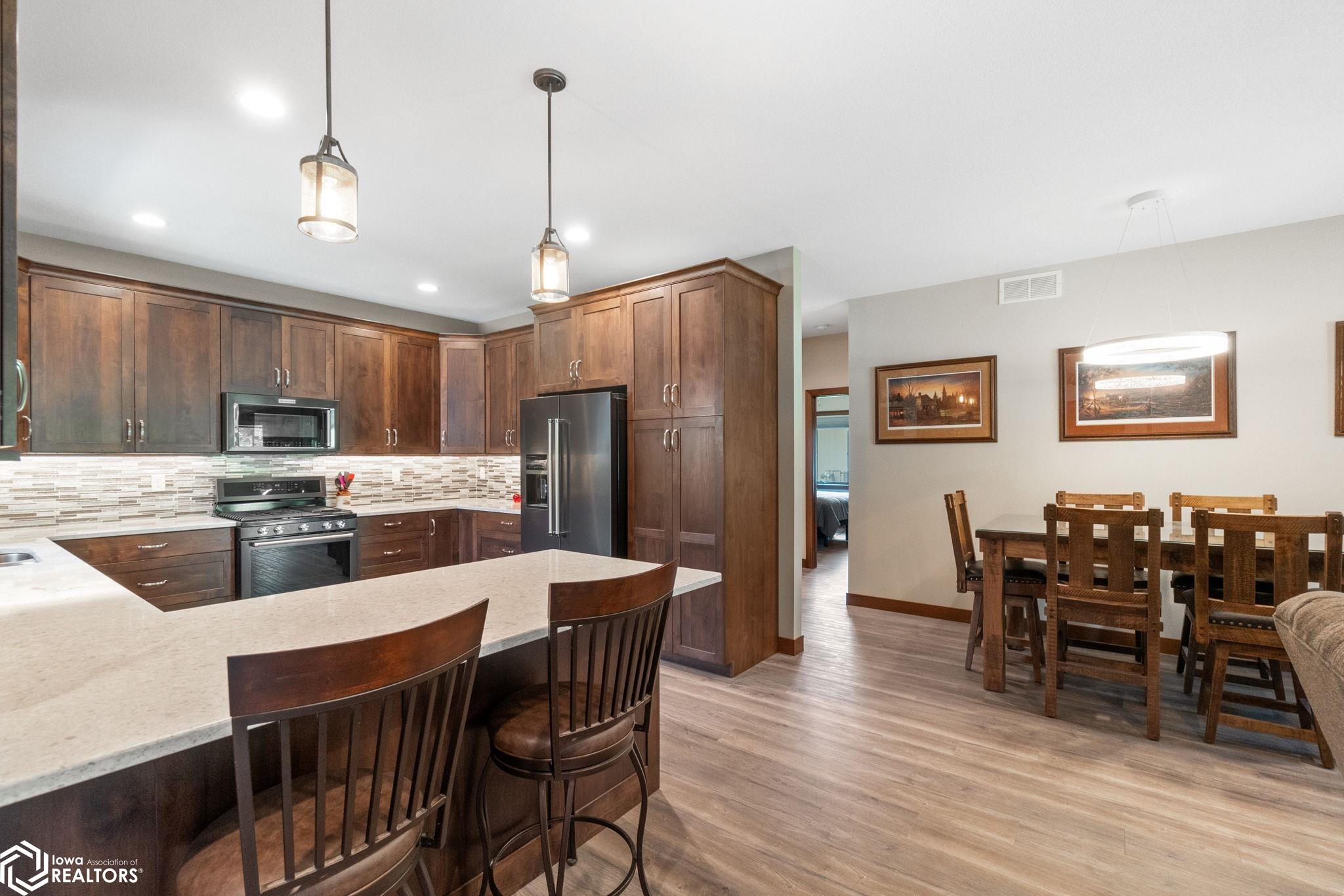 537 River Bend Court, Mason City, Iowa image 14