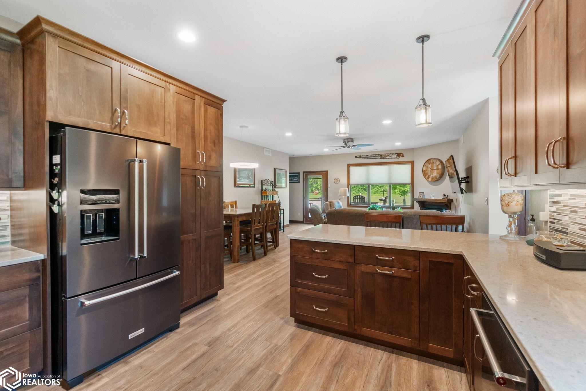 537 River Bend Court, Mason City, Iowa image 17