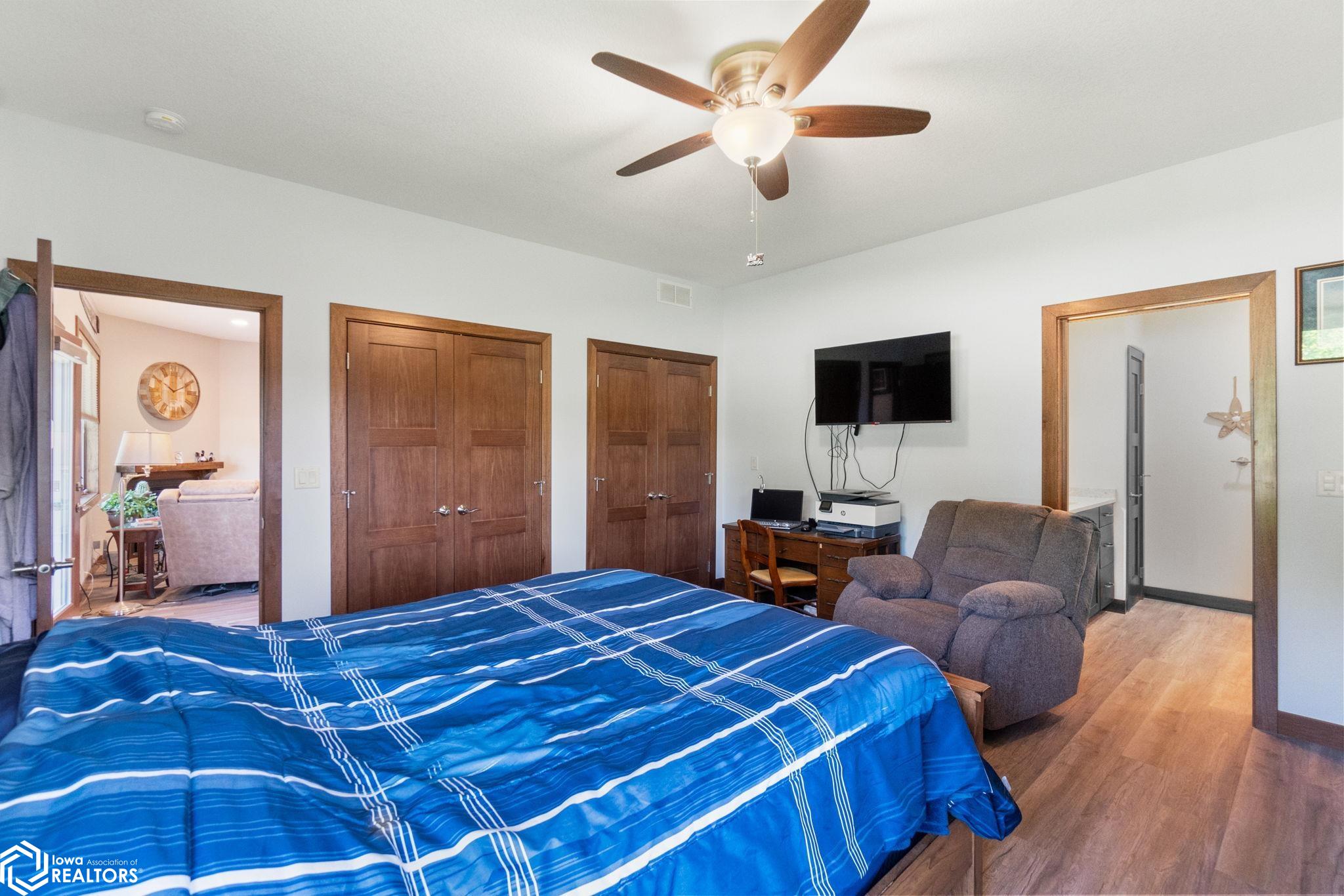 537 River Bend Court, Mason City, Iowa image 21