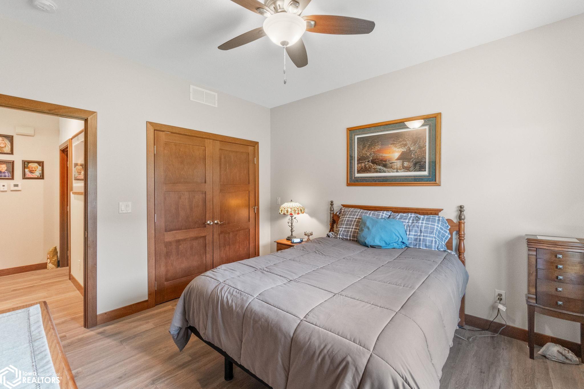 537 River Bend Court, Mason City, Iowa image 24