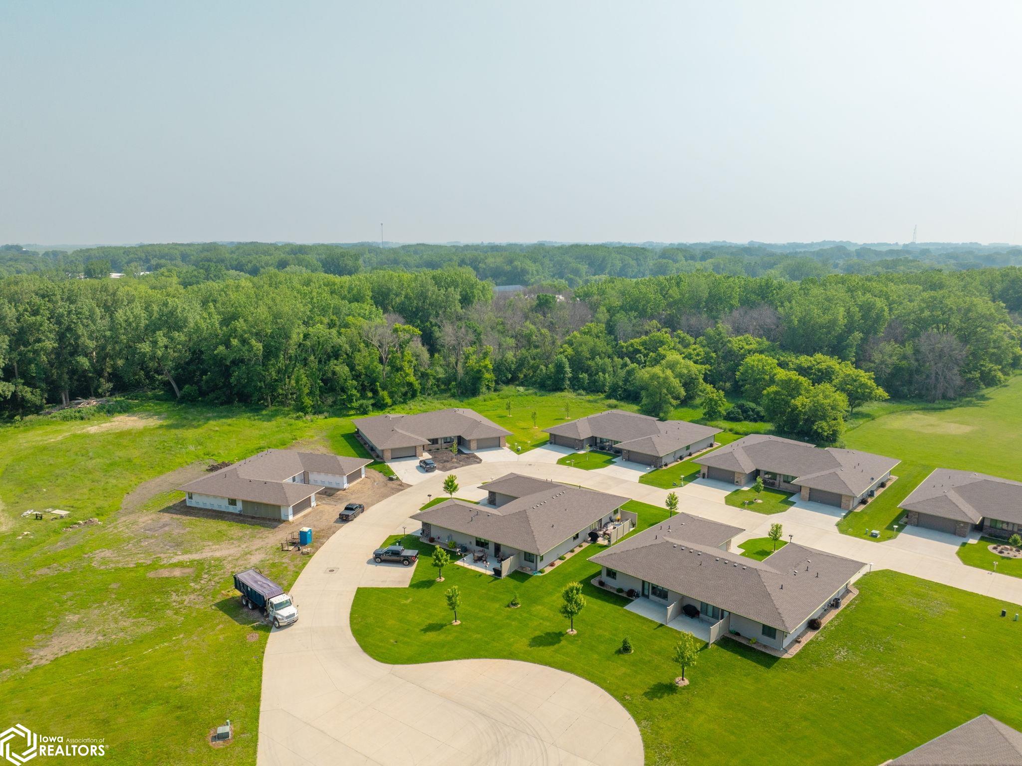 537 River Bend Court, Mason City, Iowa image 34