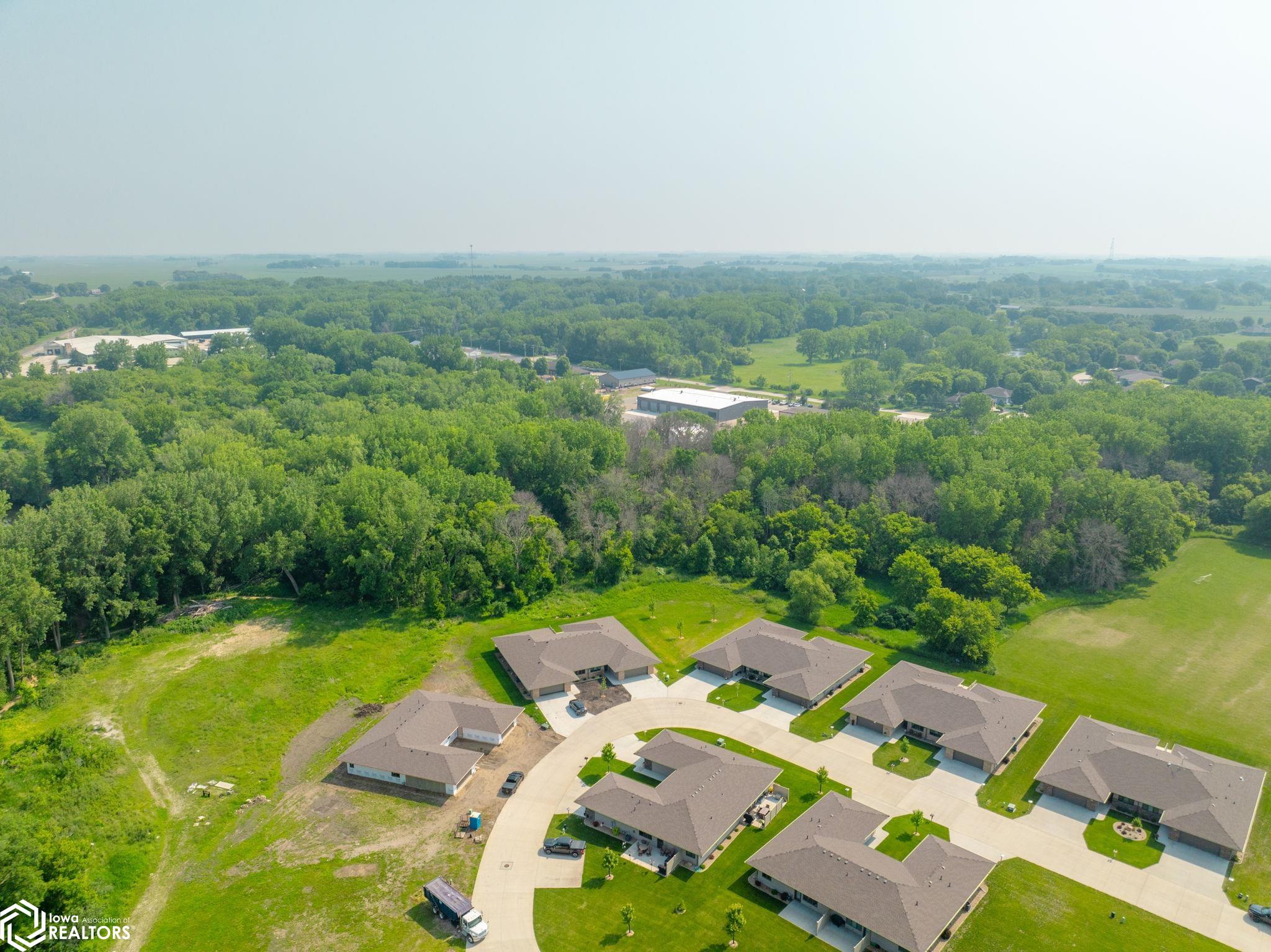 537 River Bend Court, Mason City, Iowa image 35