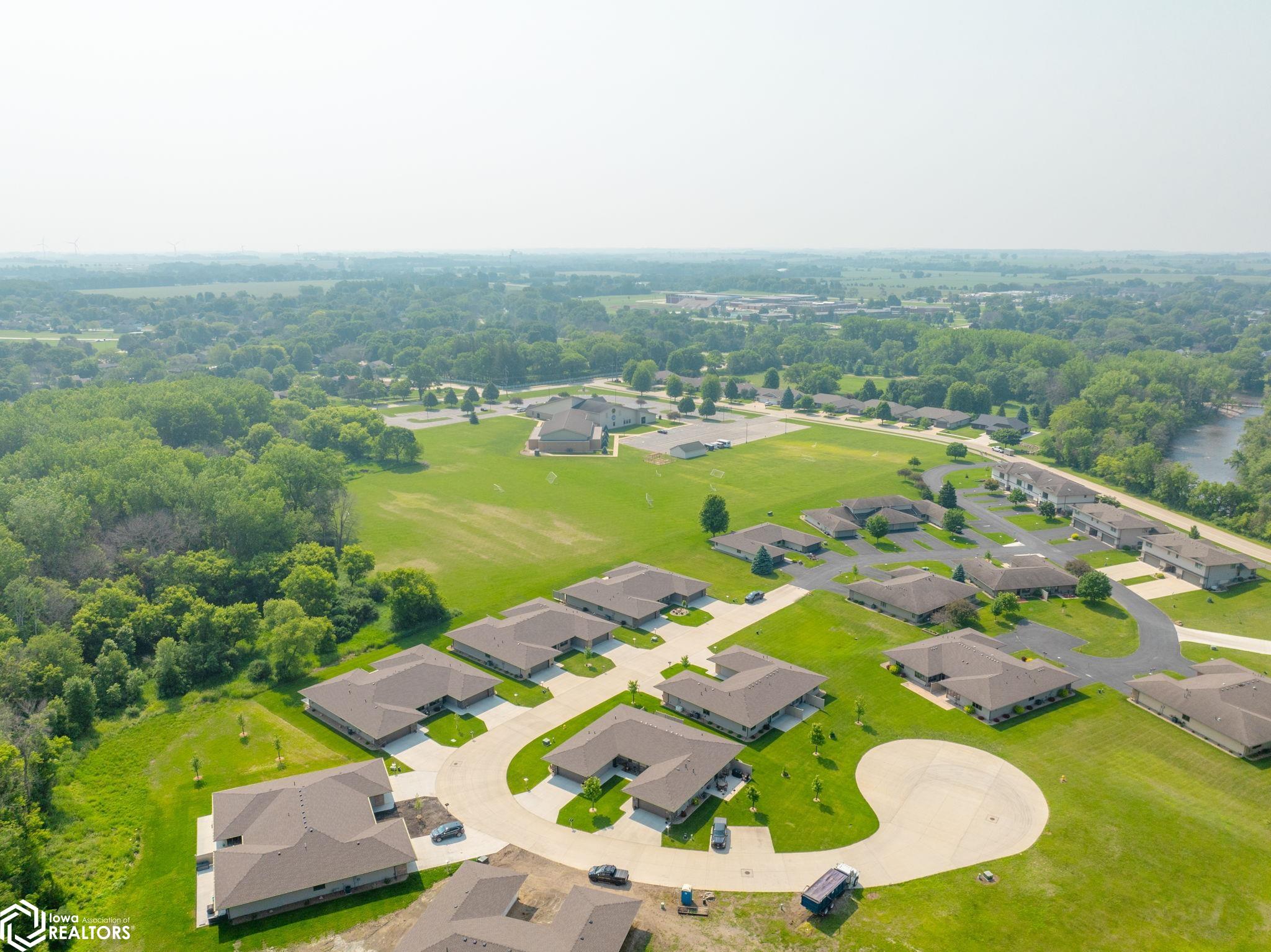 537 River Bend Court, Mason City, Iowa image 36
