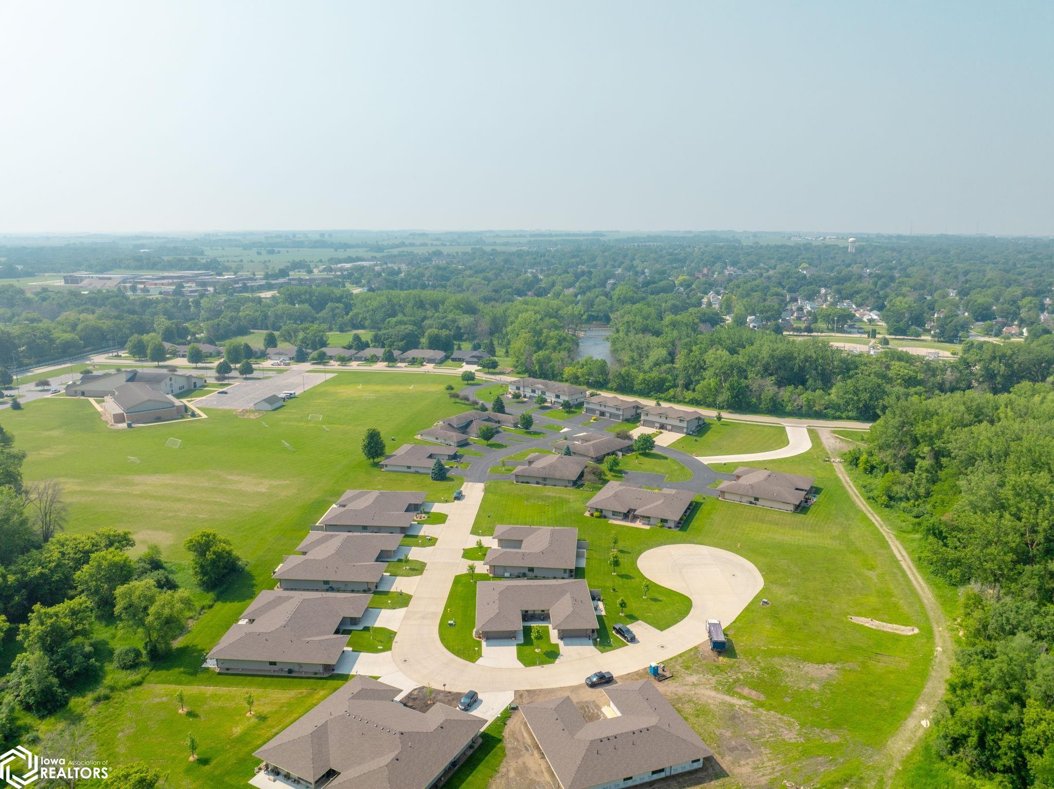 537 River Bend Court, Mason City, Iowa image 37