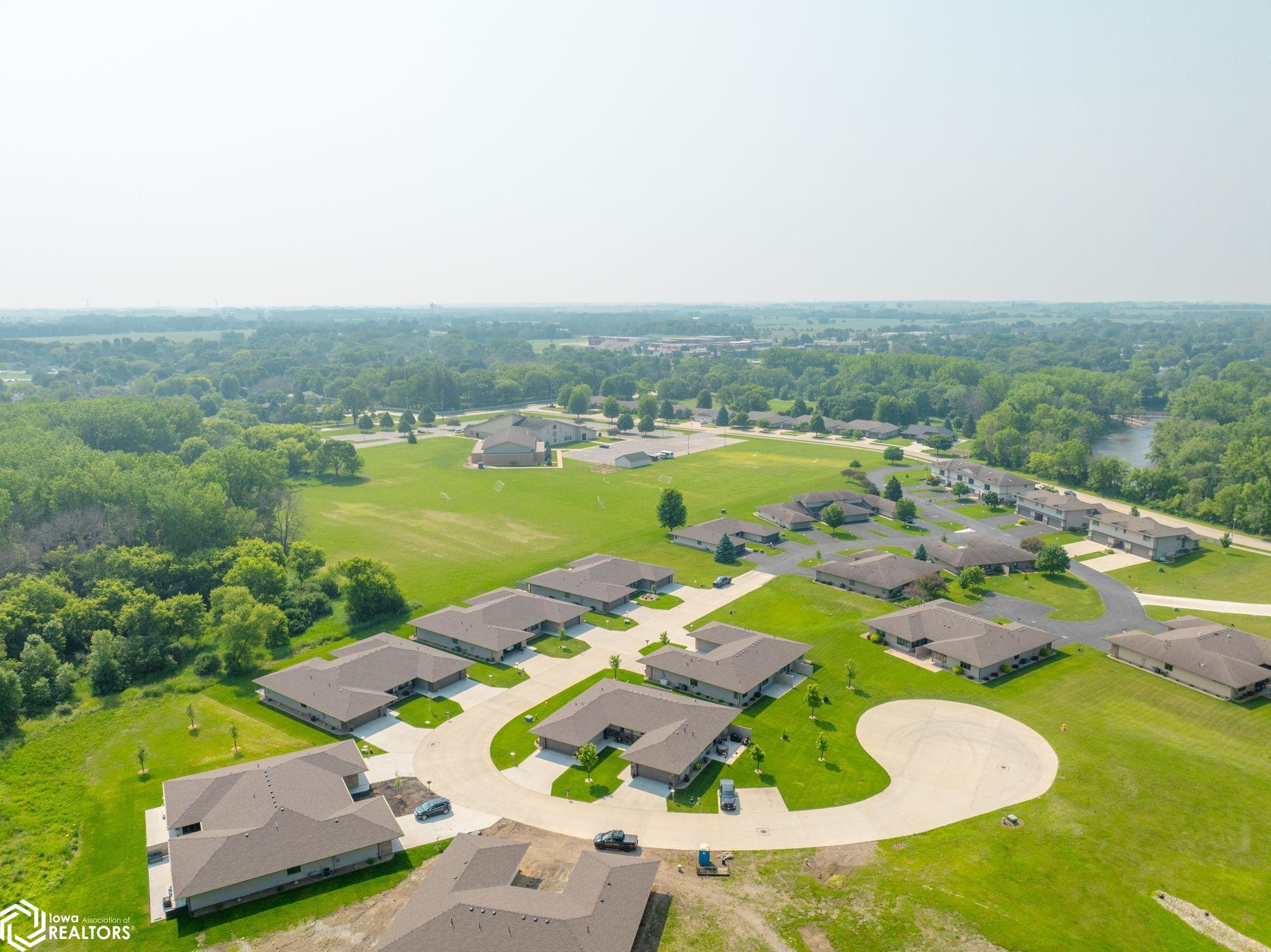 537 River Bend Court, Mason City, Iowa image 39
