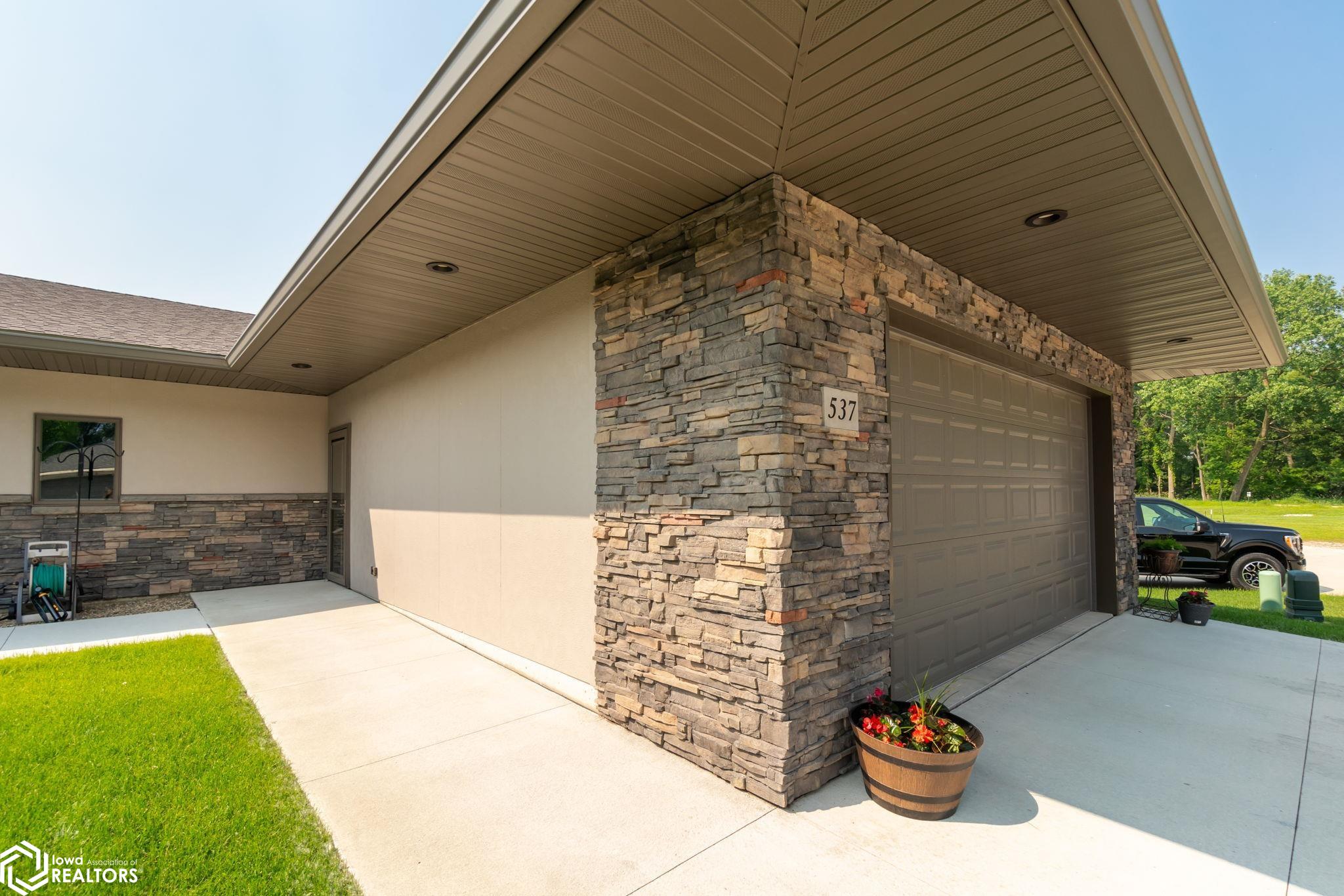 537 River Bend Court, Mason City, Iowa image 8