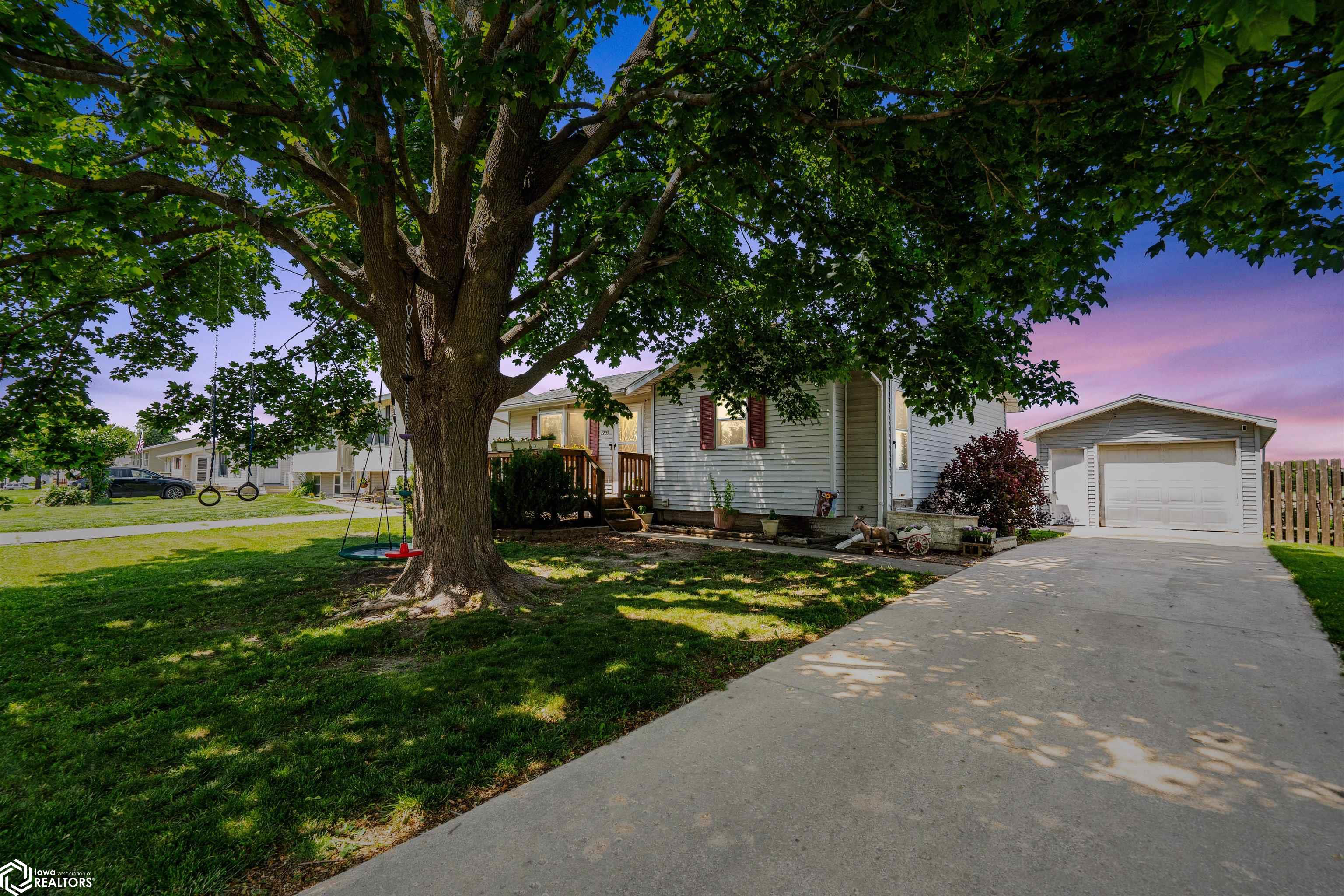 1205 Larkfield Court, Marshalltown, Iowa image 1