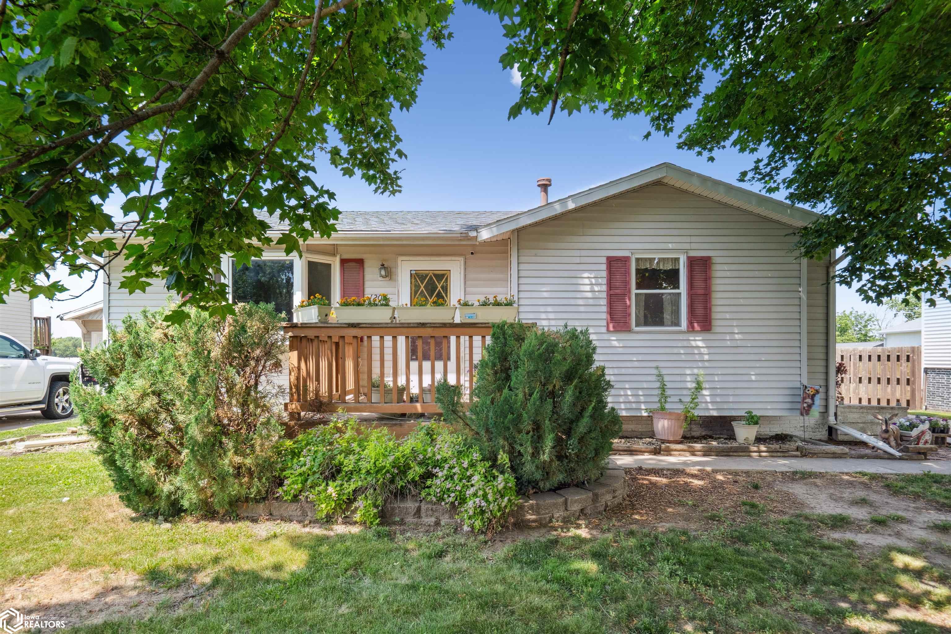 1205 Larkfield Court, Marshalltown, Iowa image 2