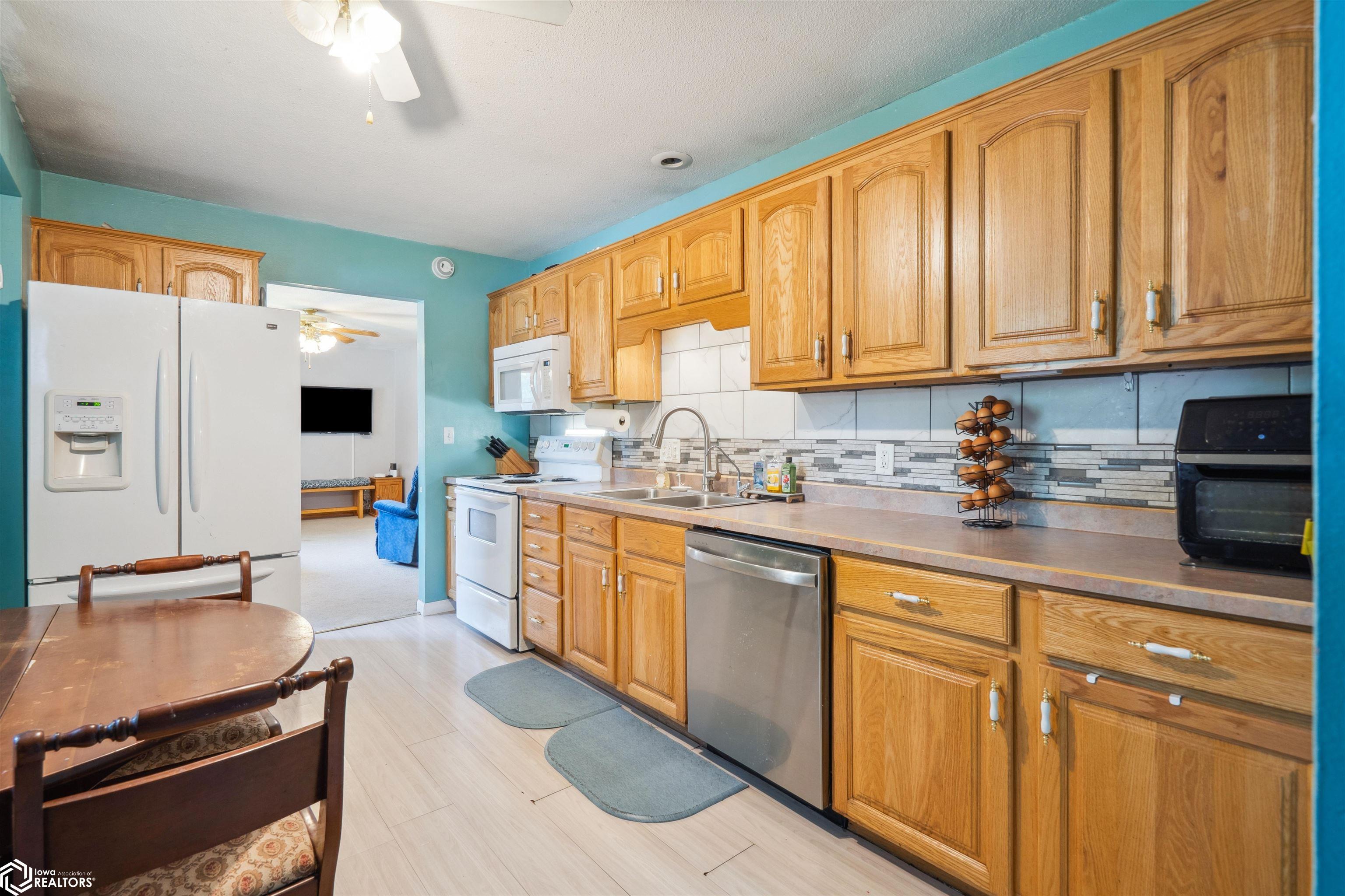 1205 Larkfield Court, Marshalltown, Iowa image 3