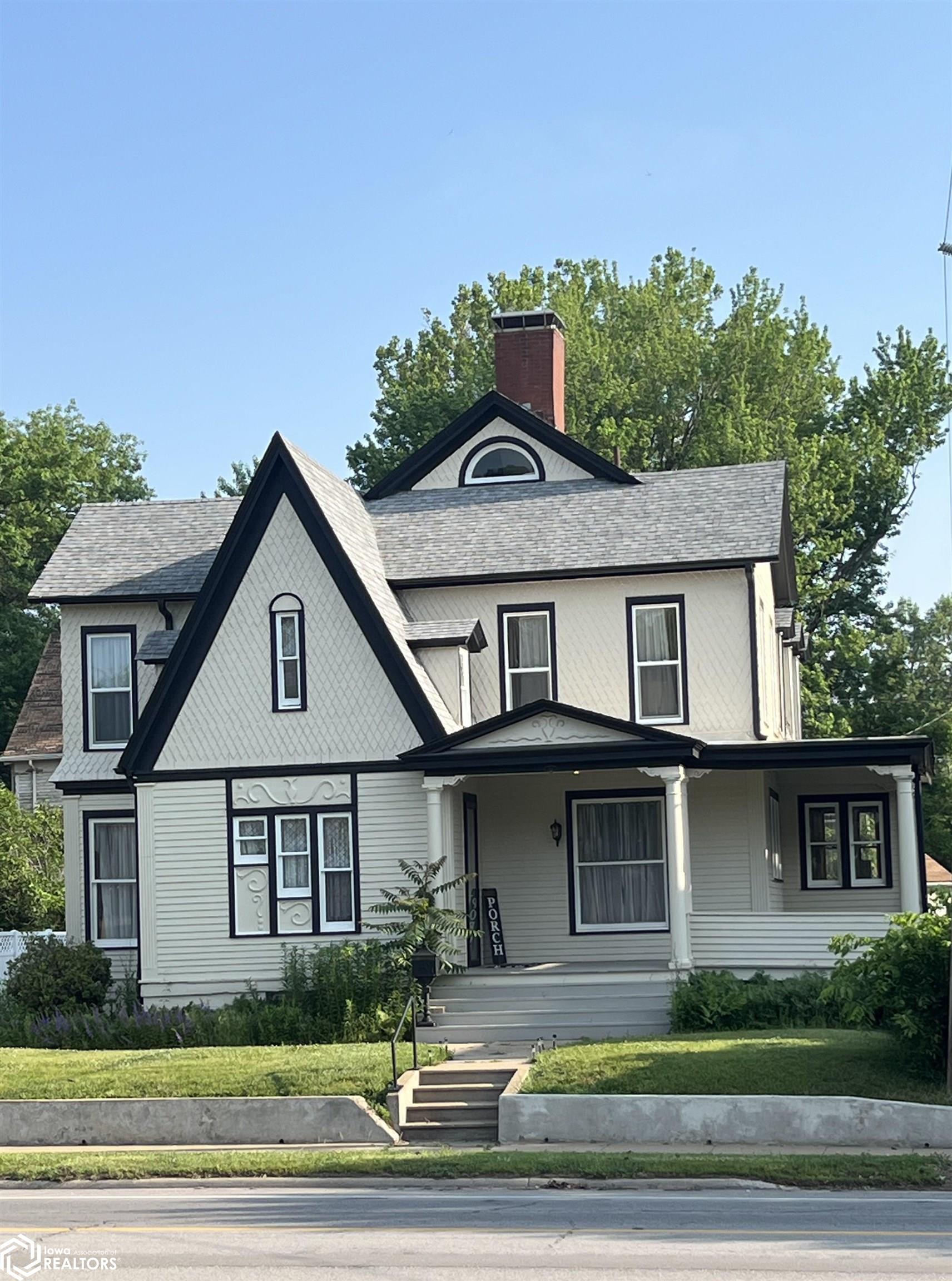 407 A Avenue, Oskaloosa, Iowa image 1