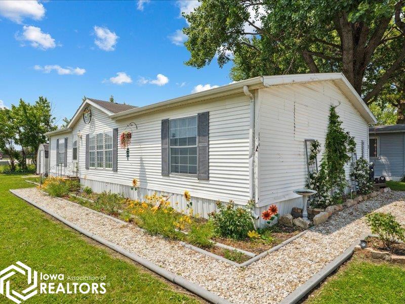 45 Village Court, Mediapolis, Iowa image 1