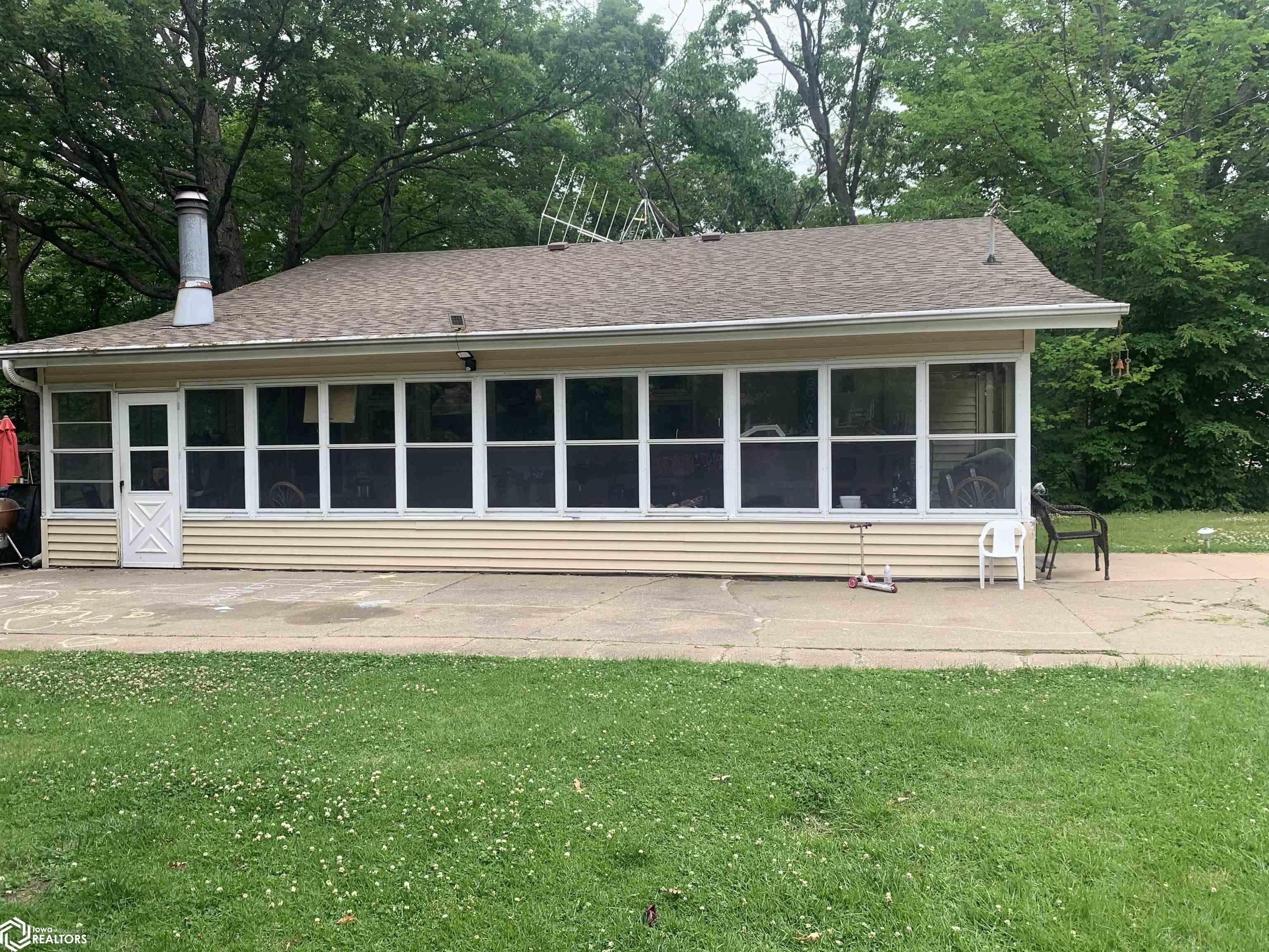 2805 Yoder Drive, Burlington, Iowa image 2