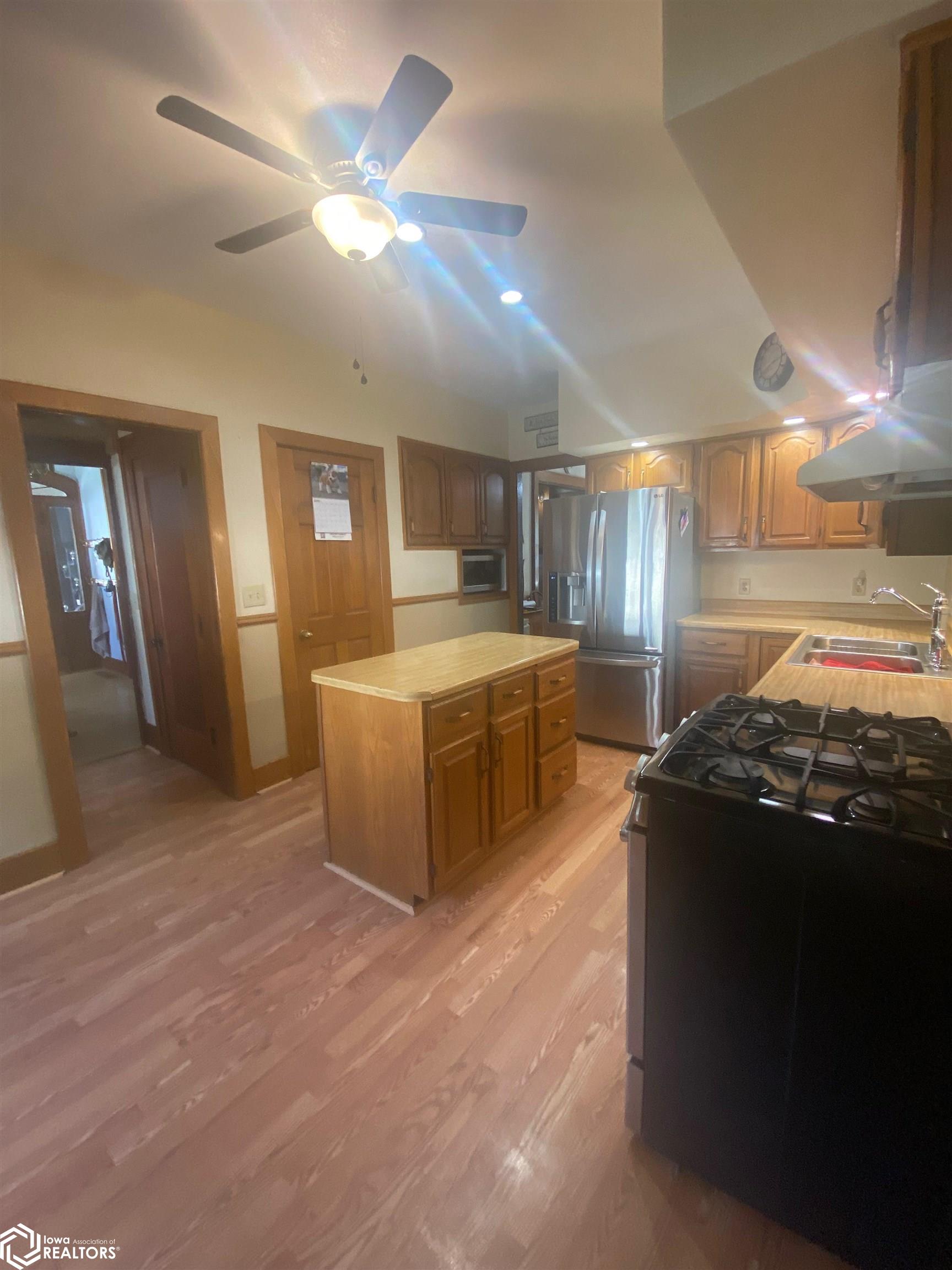 103 E Henry Street, Mount Pleasant, Iowa image 2