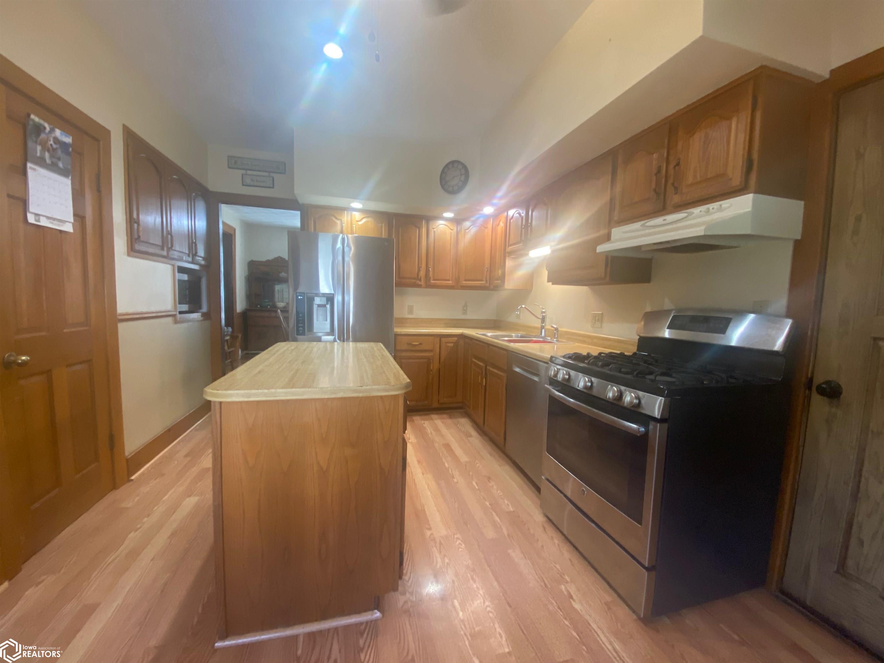 103 E Henry Street, Mount Pleasant, Iowa image 3