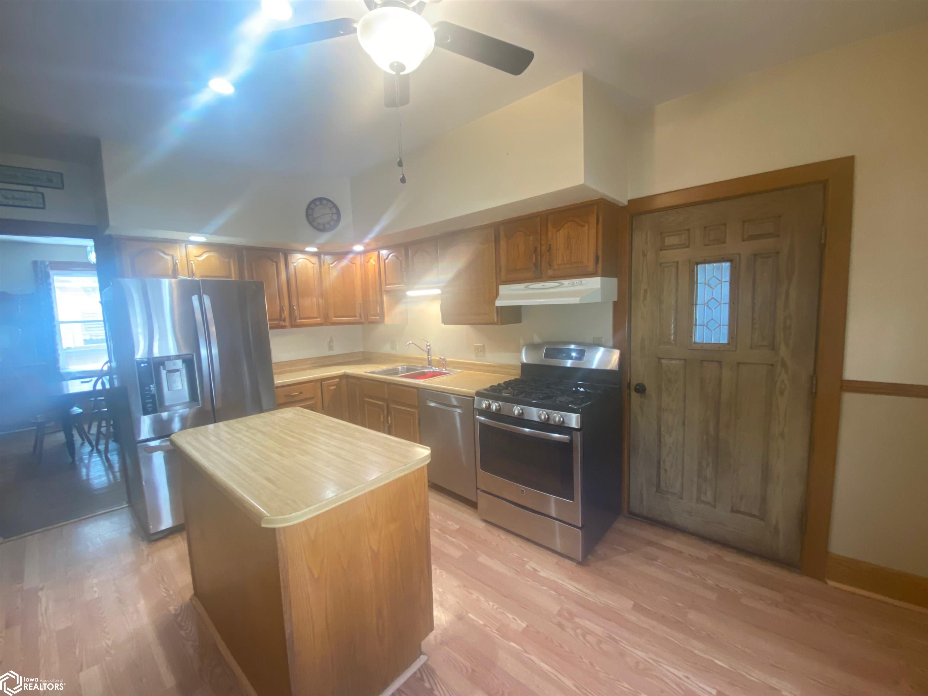 103 E Henry Street, Mount Pleasant, Iowa image 4