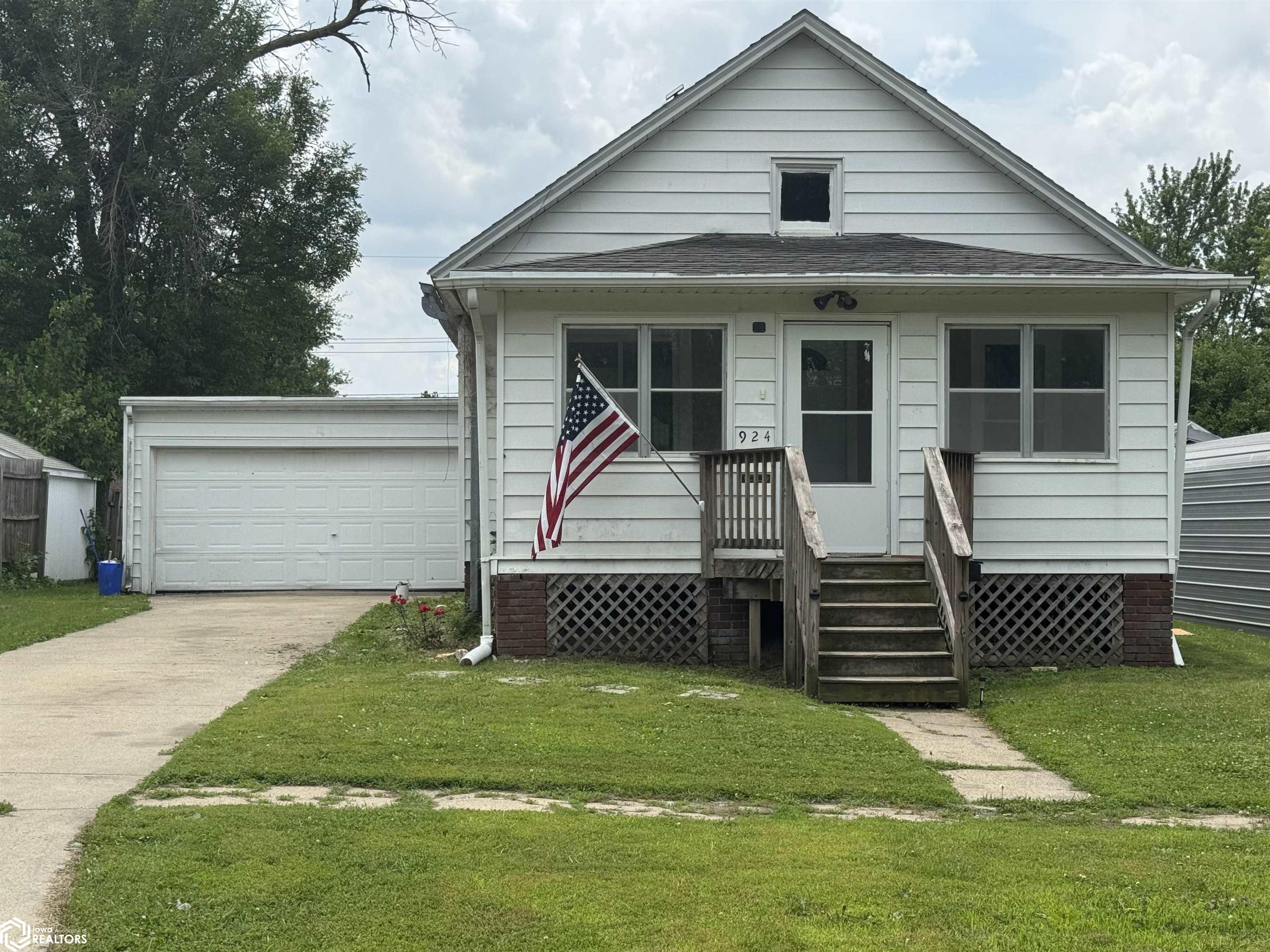 924 W Mills Street, Creston, Iowa image 1