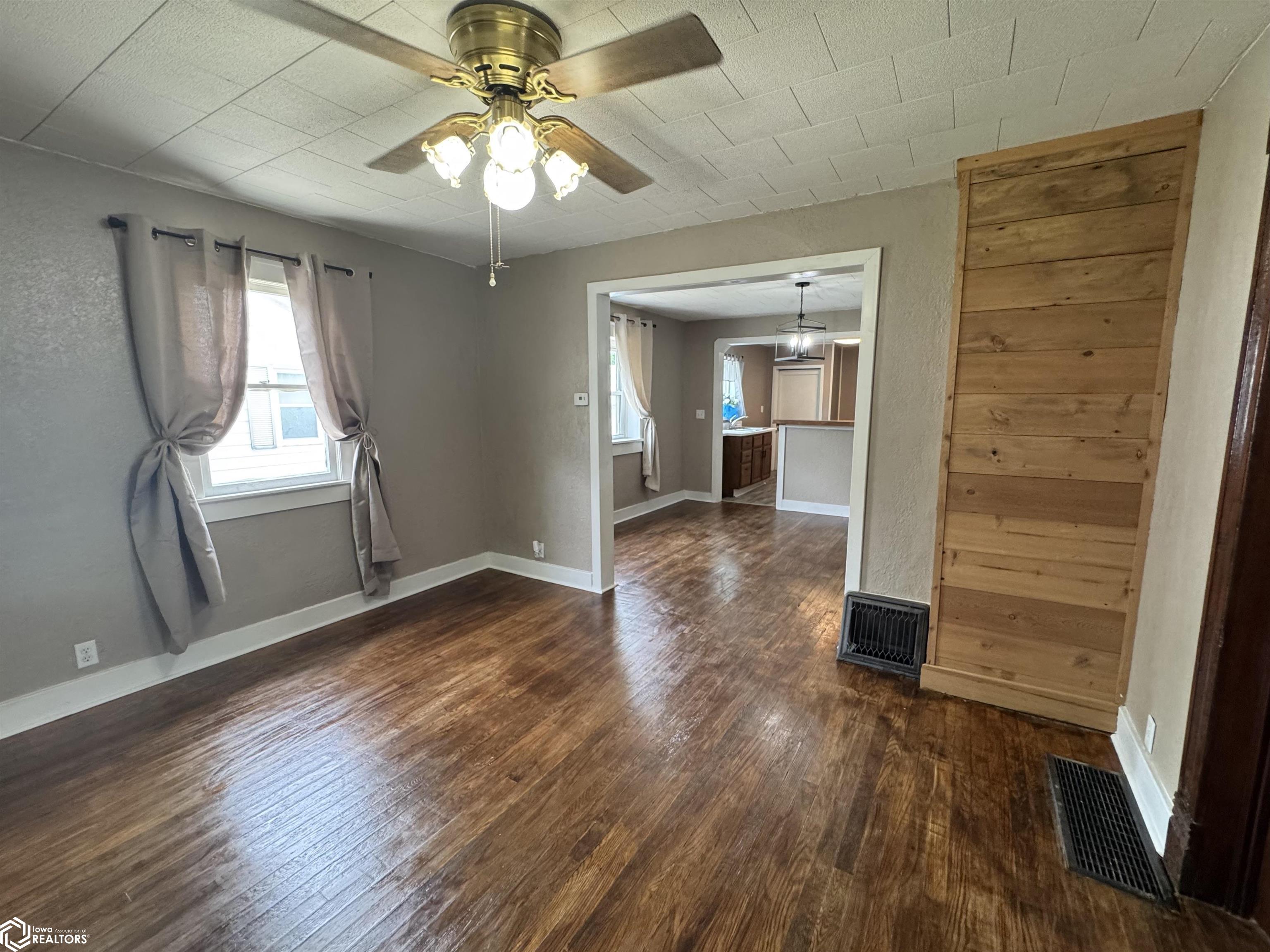 924 W Mills Street, Creston, Iowa image 3