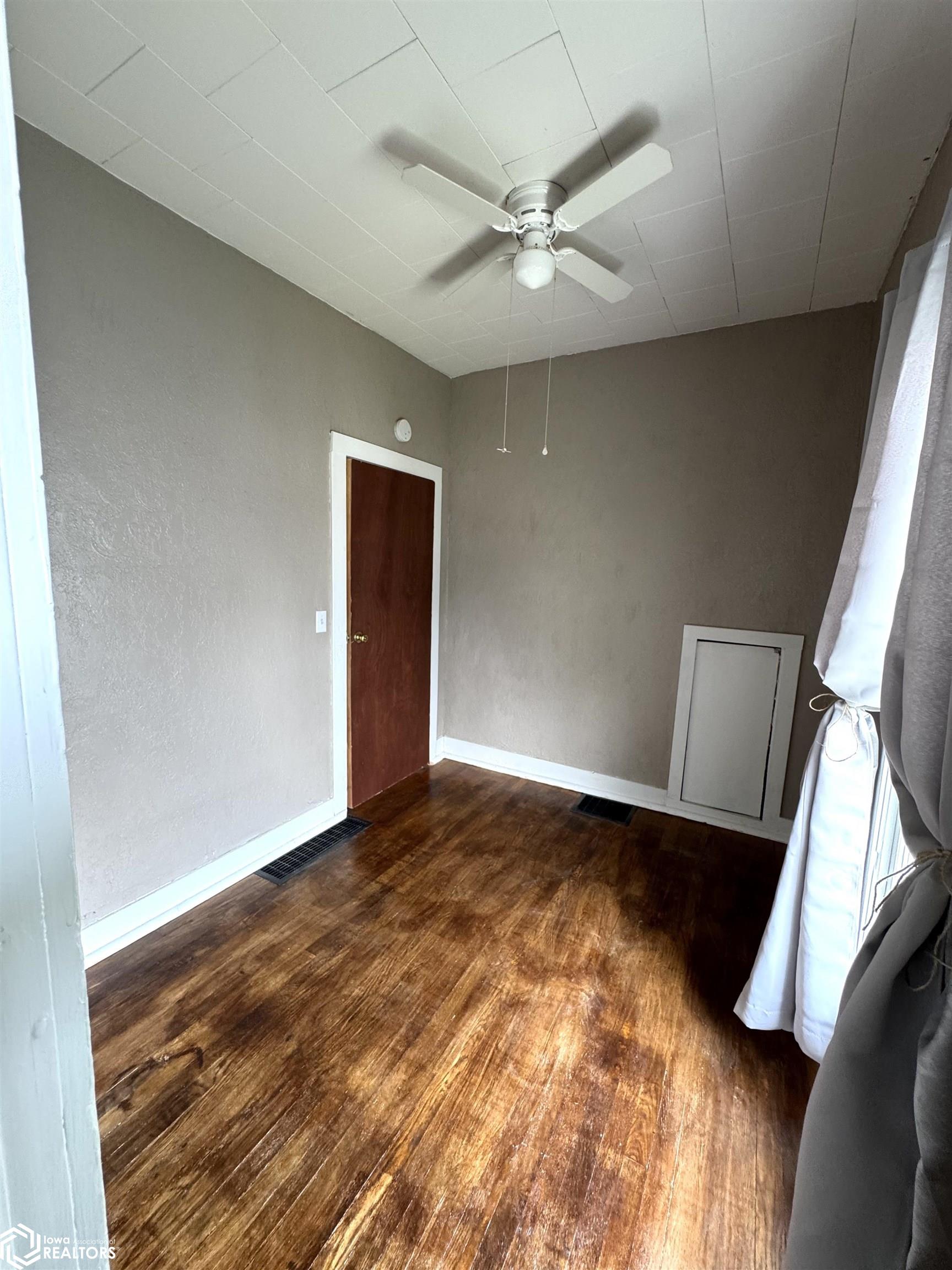 924 W Mills Street, Creston, Iowa image 7