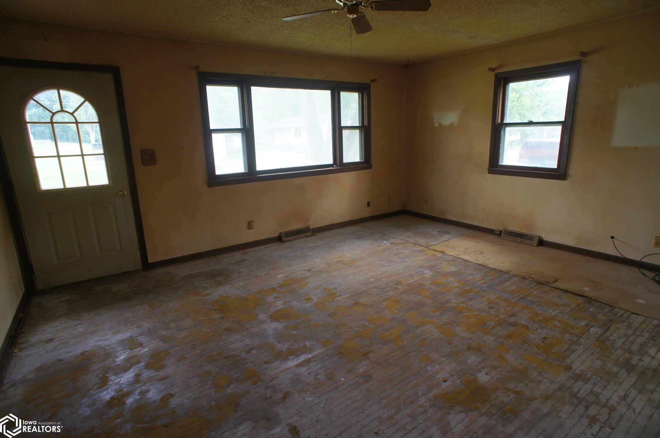 217 Apple Avenue, Webster City, Iowa image 4