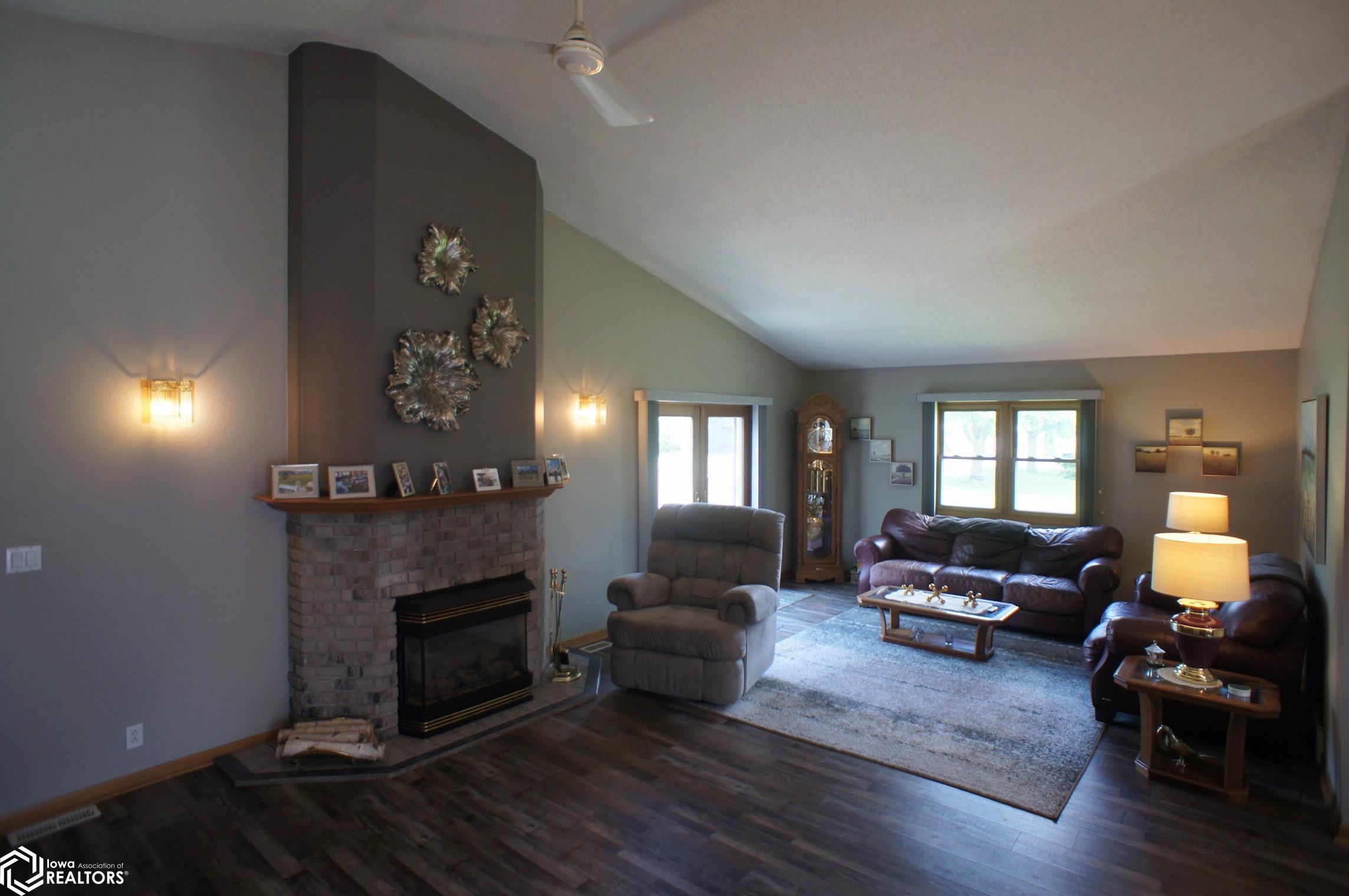1611 Grand Street, Webster City, Iowa image 2