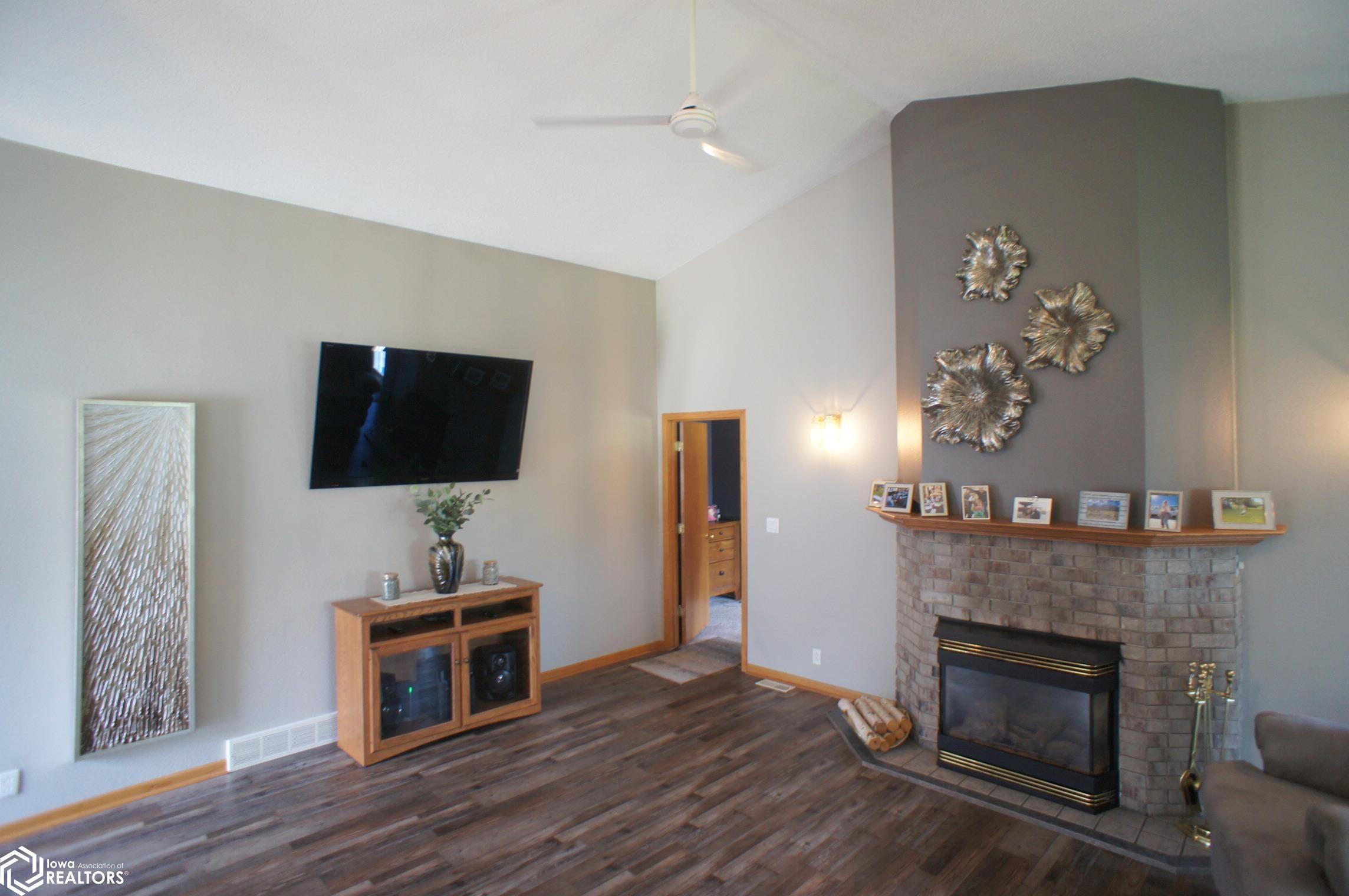 1611 Grand Street, Webster City, Iowa image 3