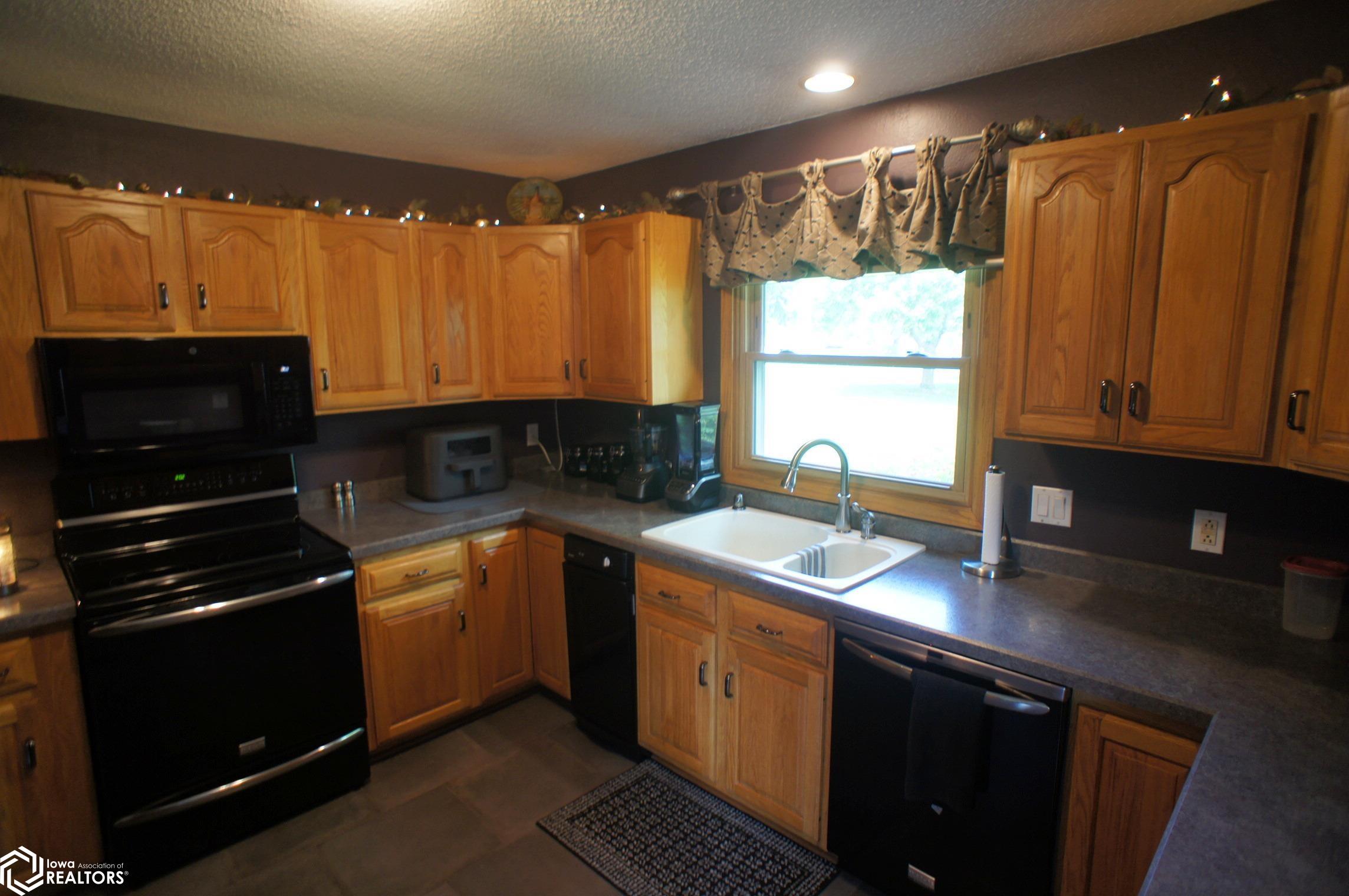 1611 Grand Street, Webster City, Iowa image 10