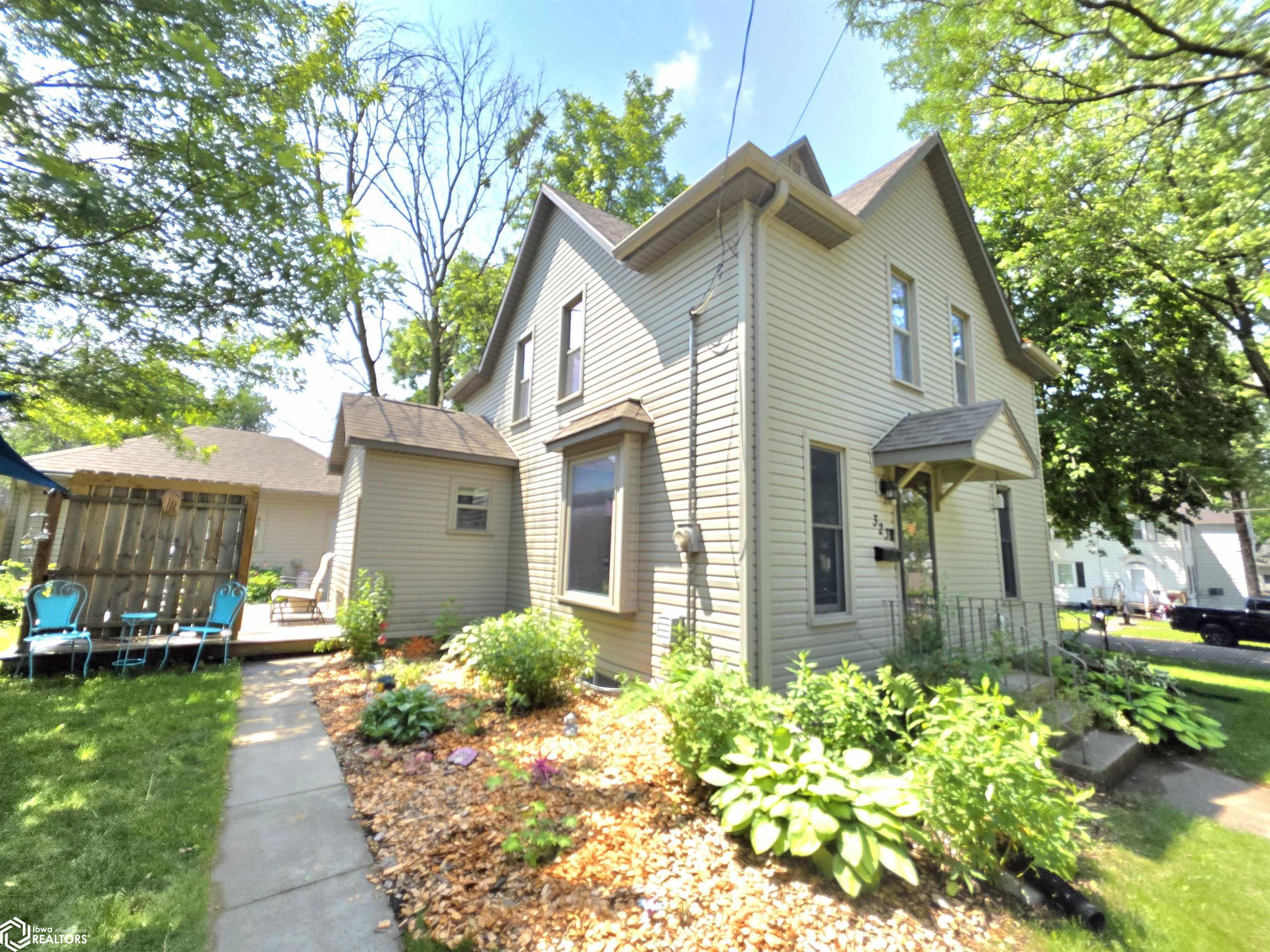 323 6th Nw Street, Mason City, Iowa image 2