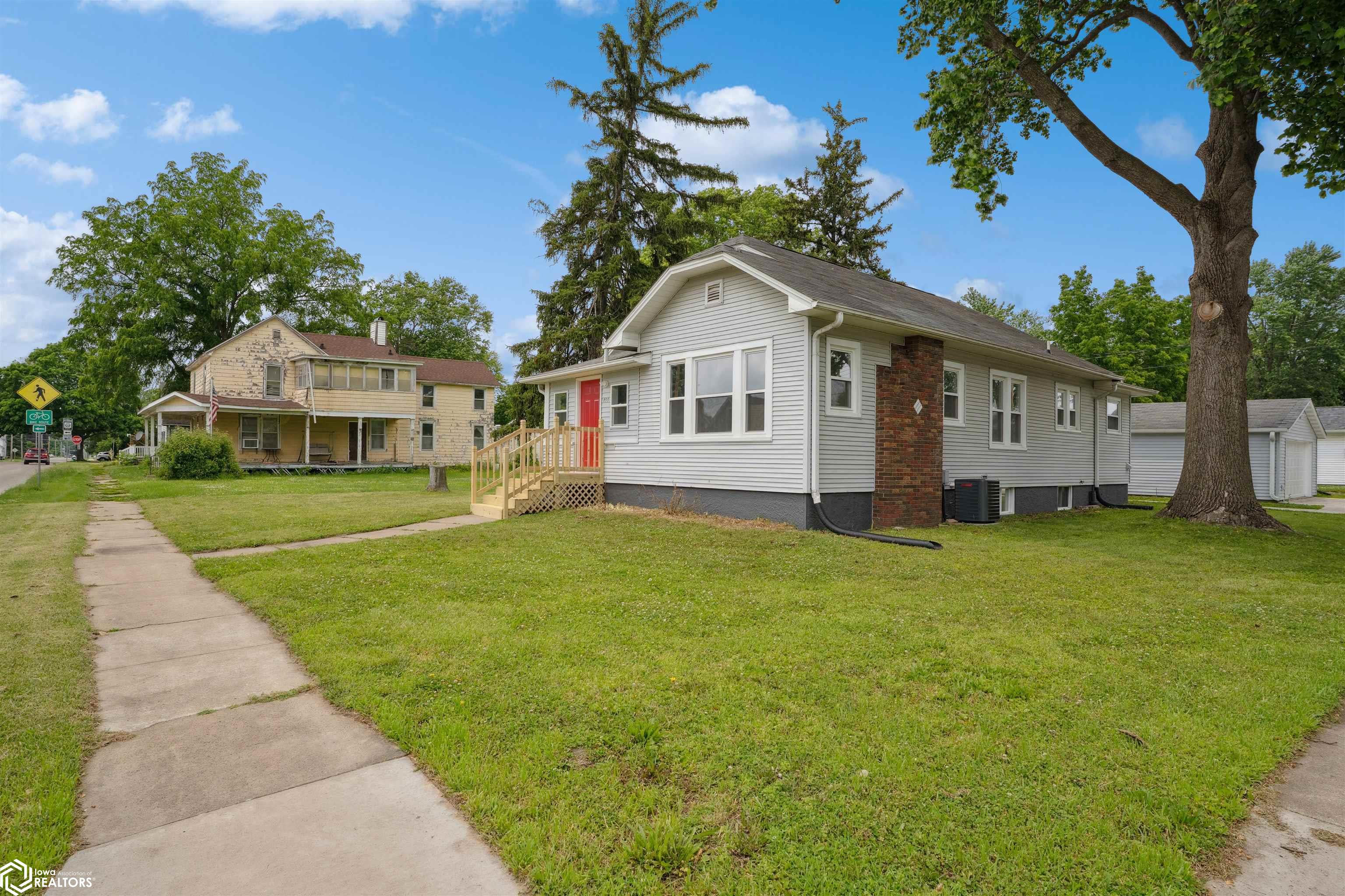 800 Harrison Avenue, Burlington, Iowa image 2