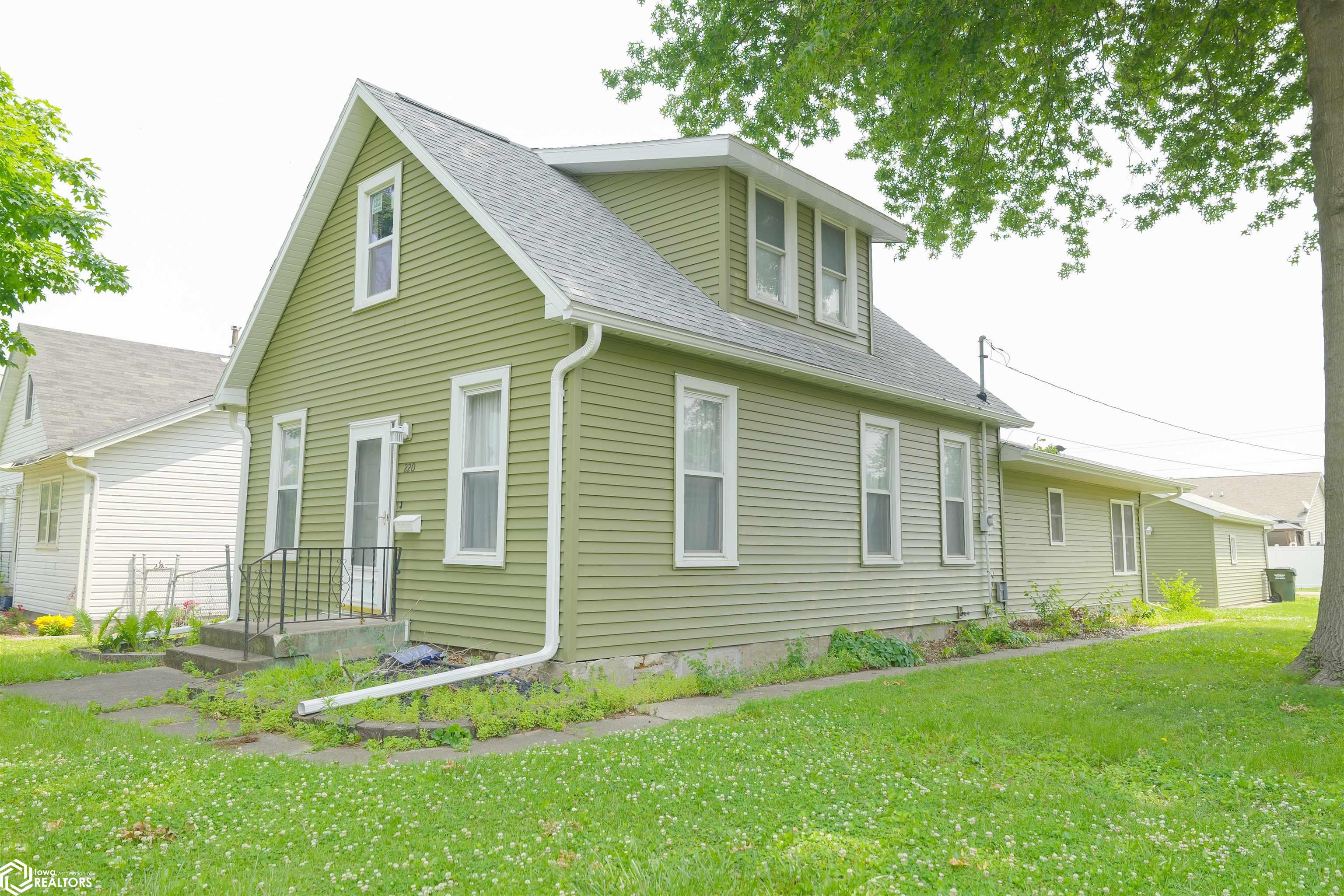 220 Summer Street, West Burlington, Iowa image 2