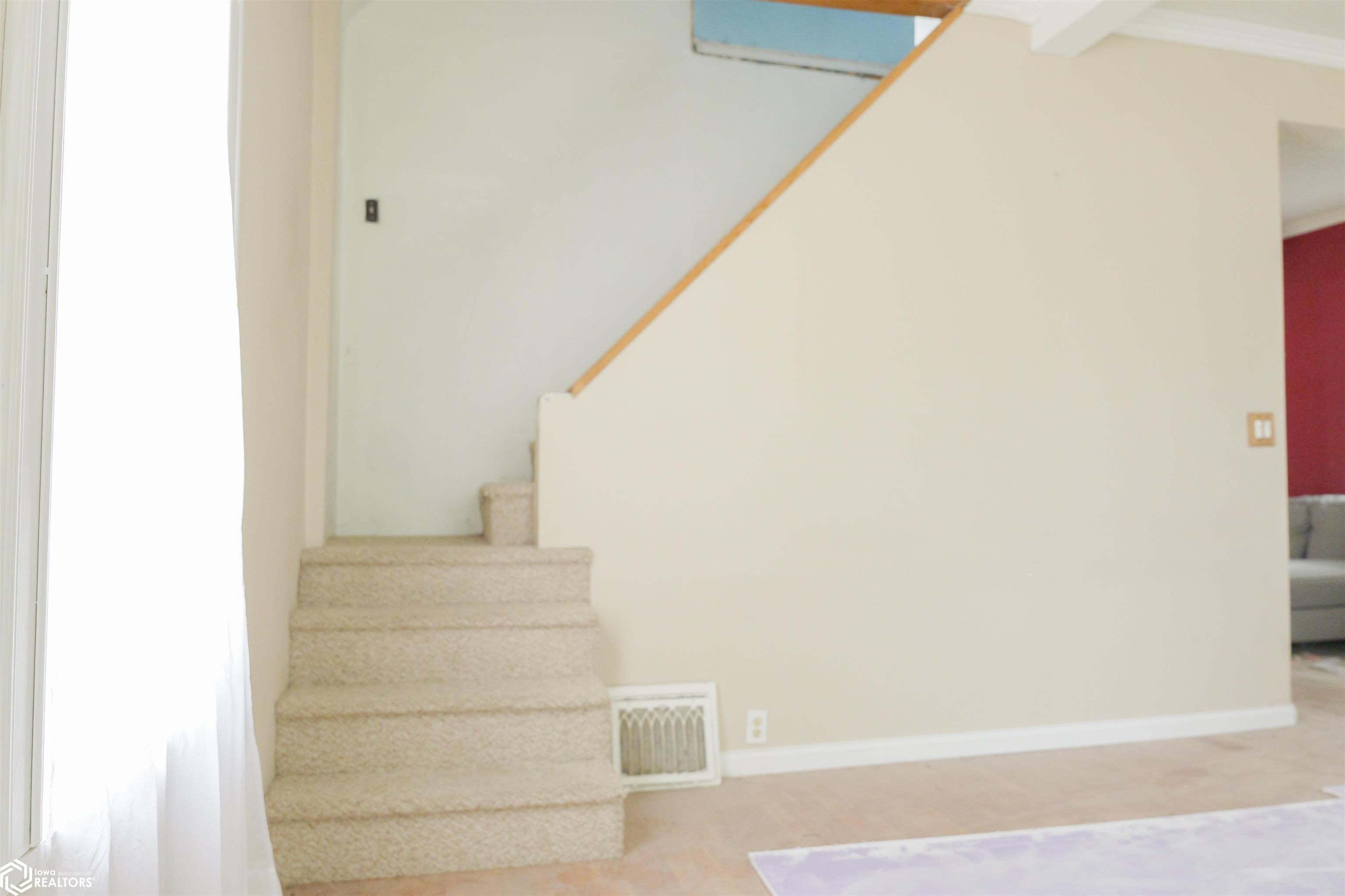 220 Summer Street, West Burlington, Iowa image 17
