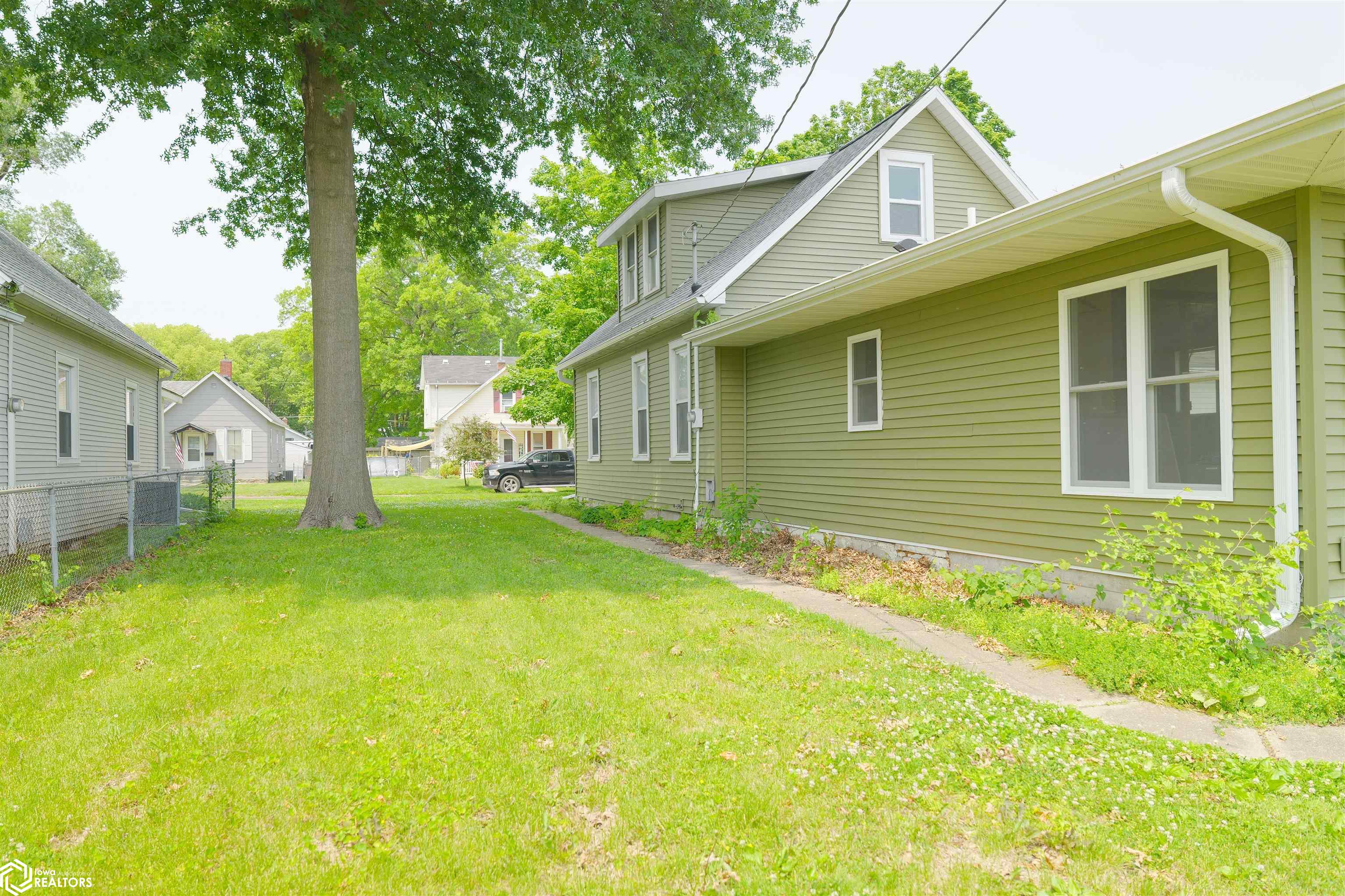 220 Summer Street, West Burlington, Iowa image 4
