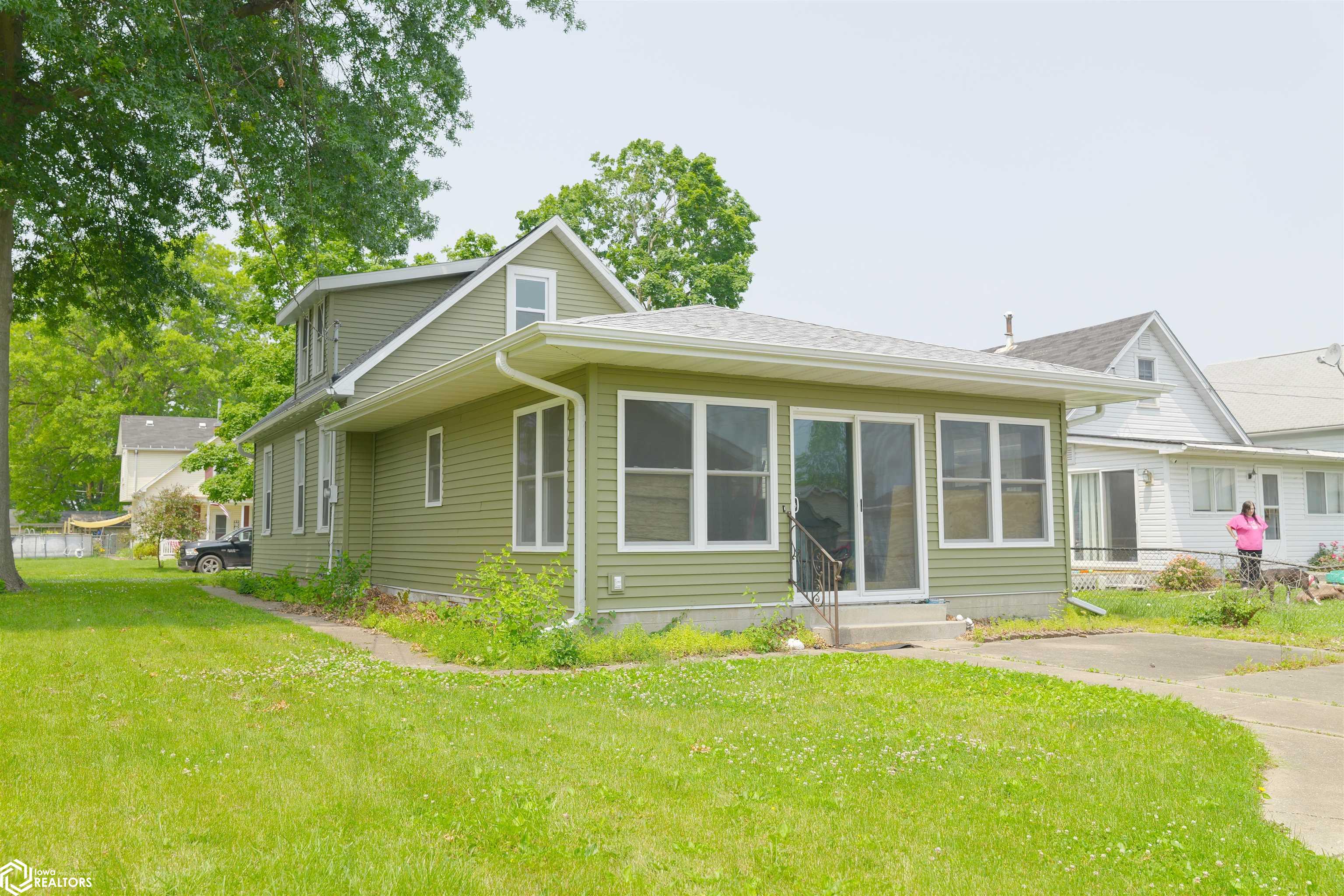 220 Summer Street, West Burlington, Iowa image 5