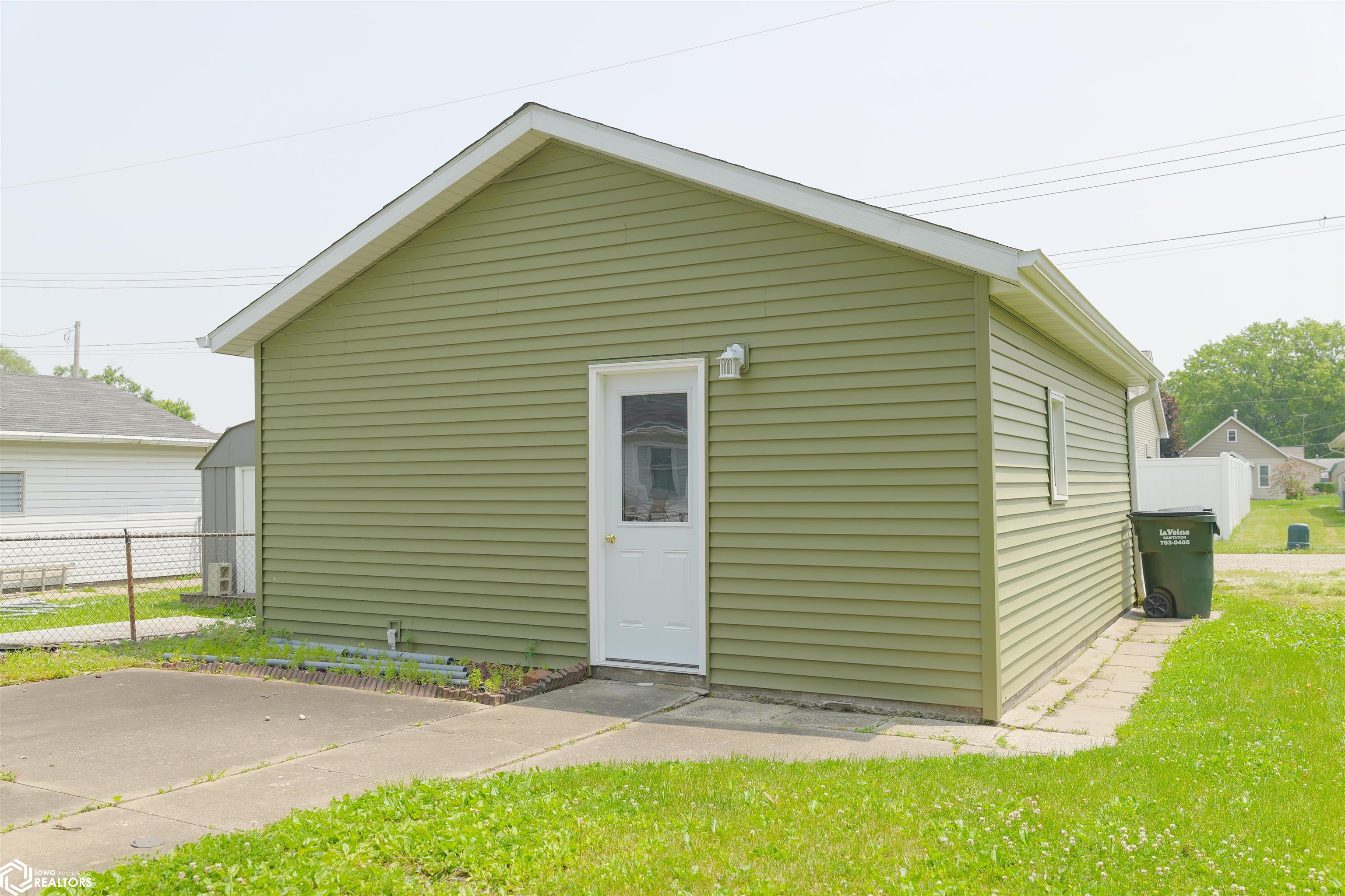 220 Summer Street, West Burlington, Iowa image 6