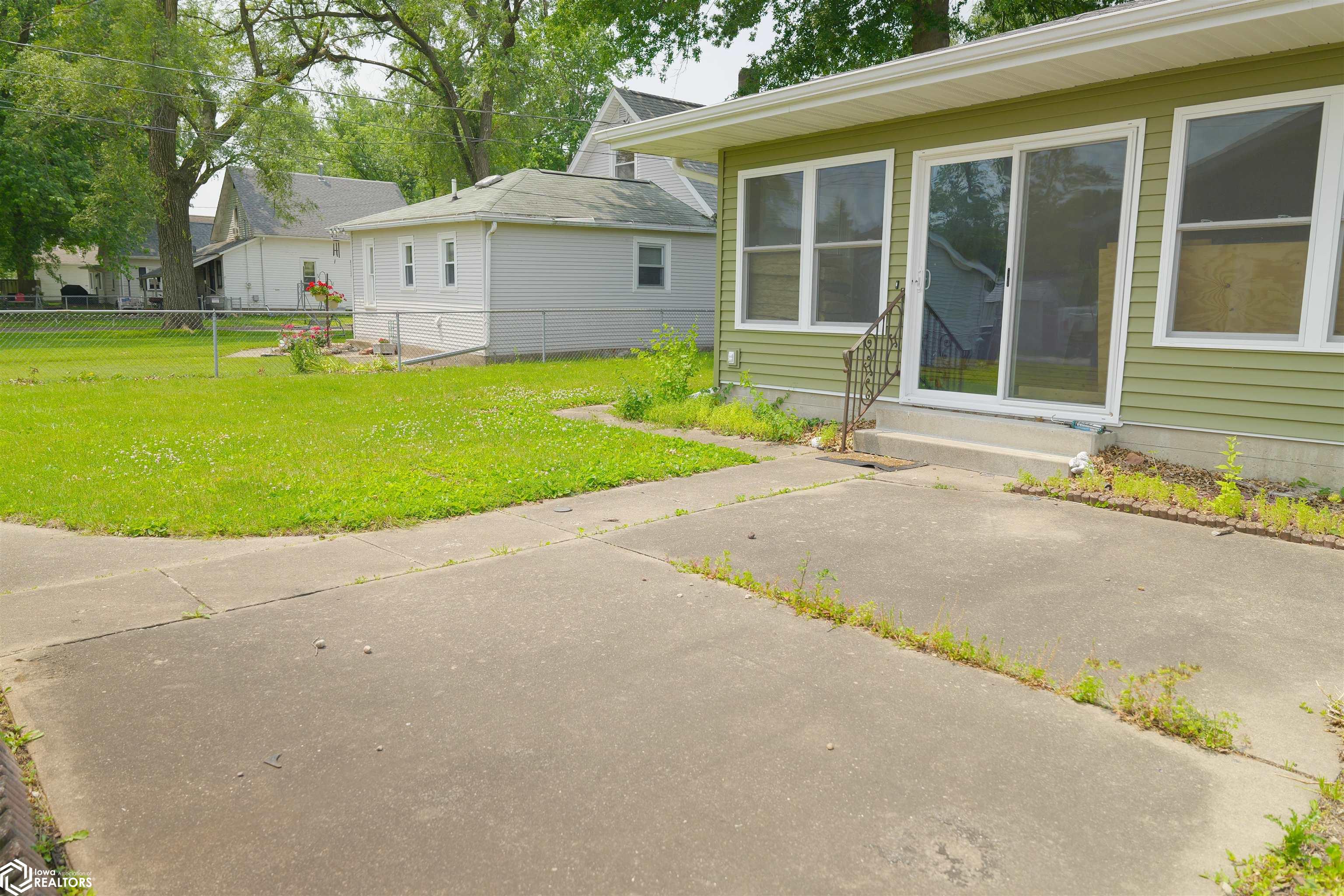220 Summer Street, West Burlington, Iowa image 9