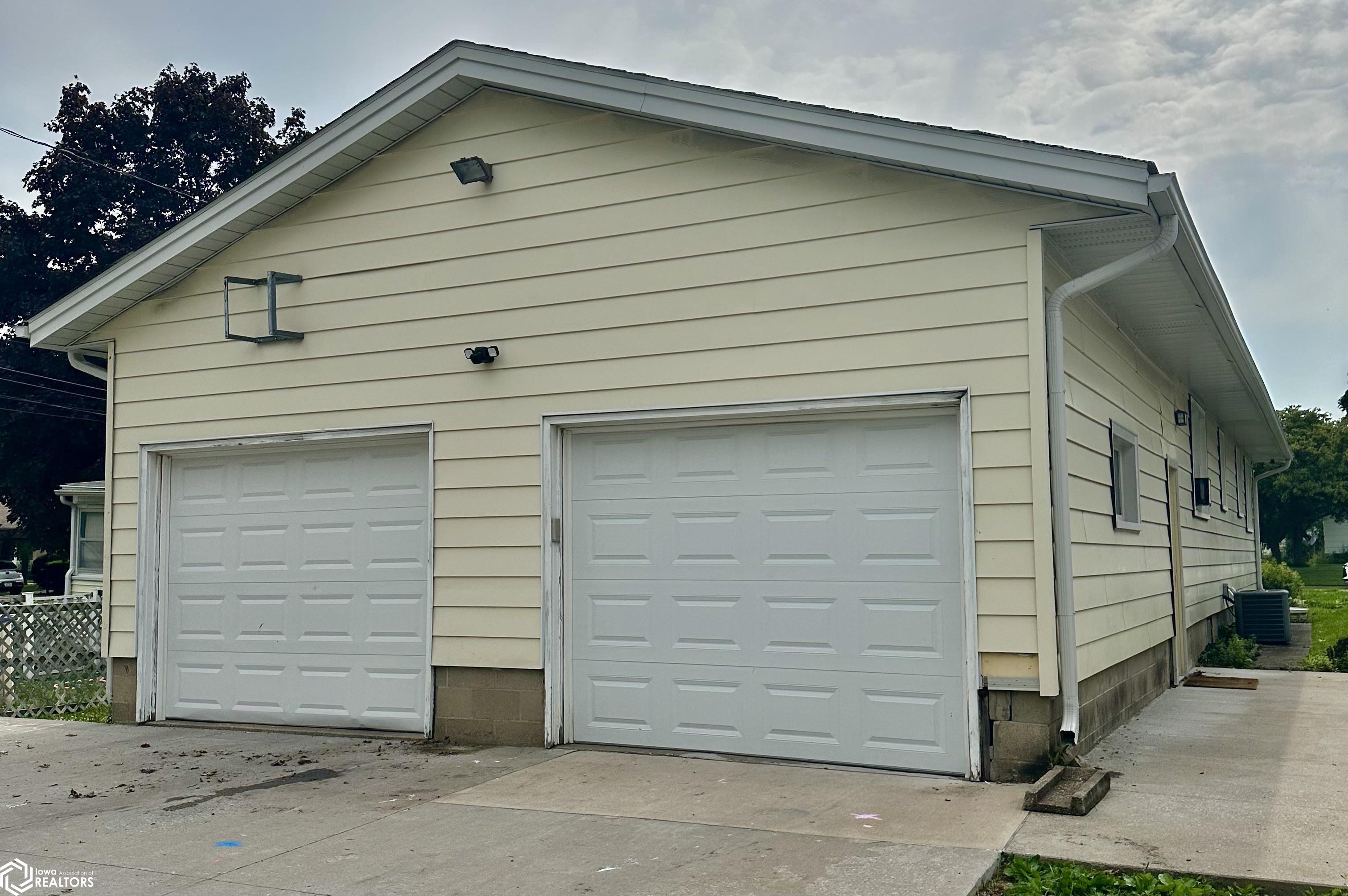 534 Broadway Street, West Burlington, Iowa image 19