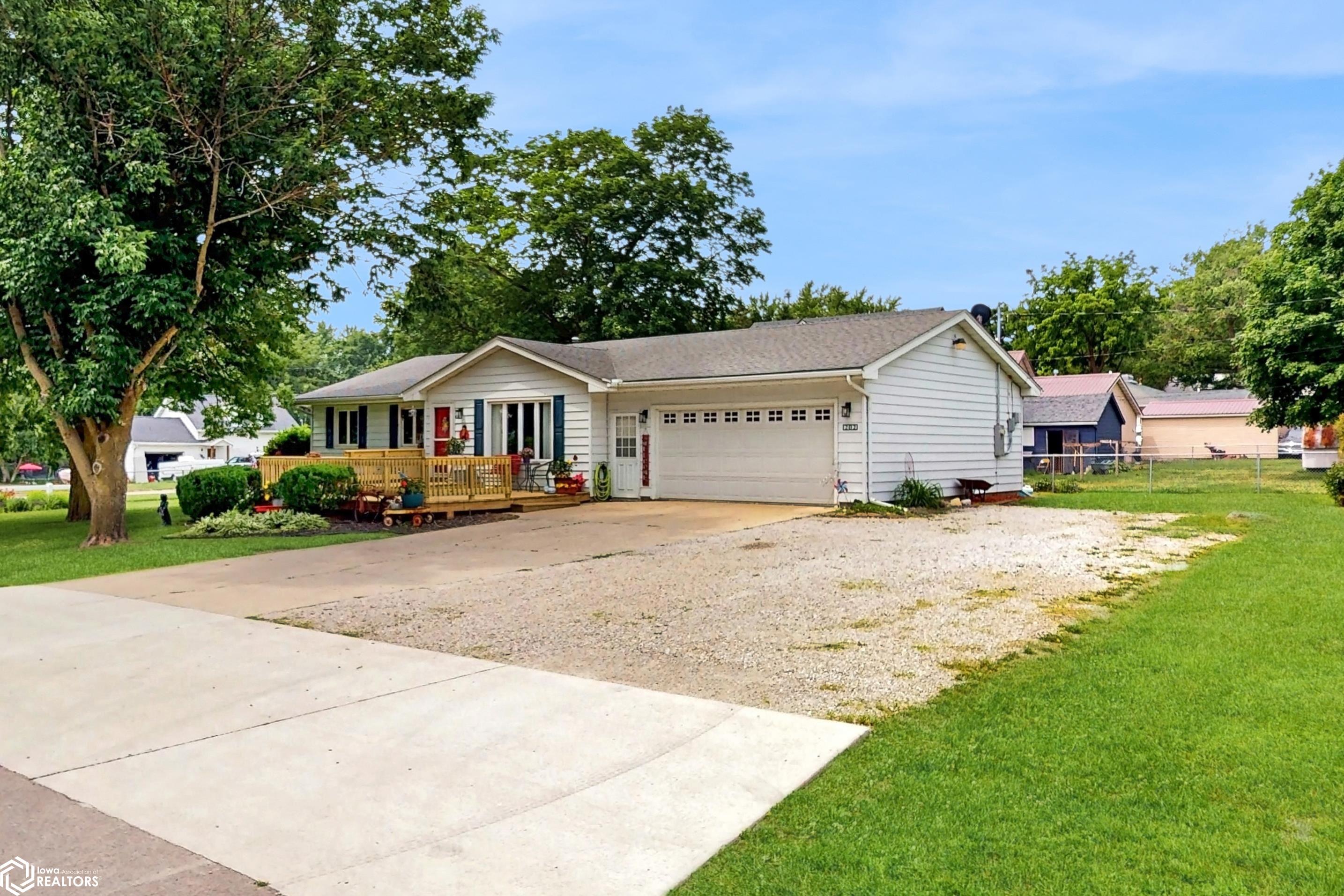 202 Oak Avenue, Mitchellville, Iowa image 2