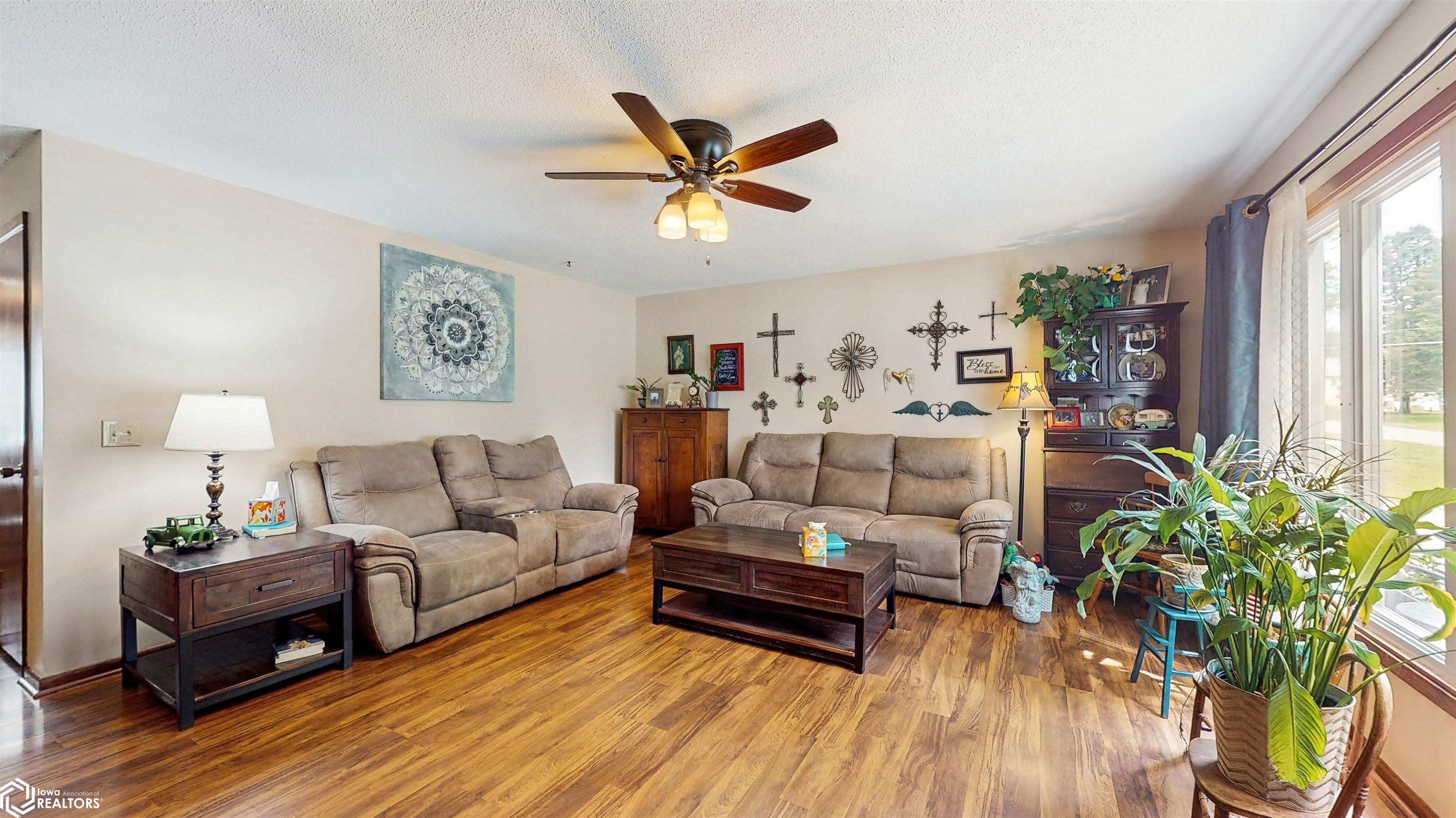 202 Oak Avenue, Mitchellville, Iowa image 4