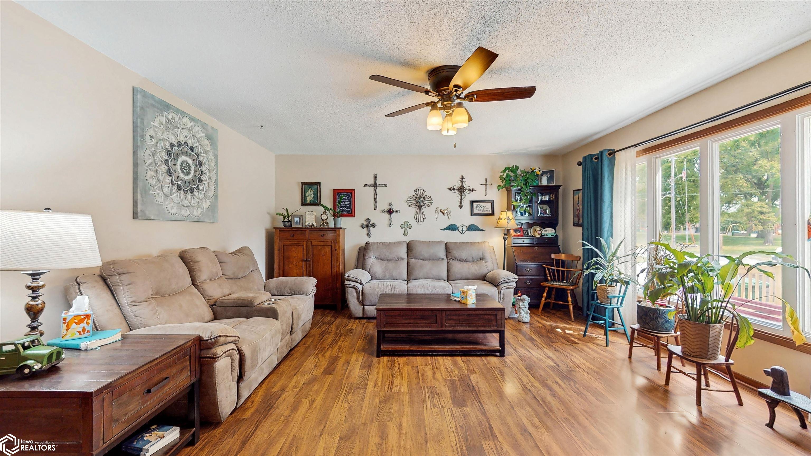 202 Oak Avenue, Mitchellville, Iowa image 5