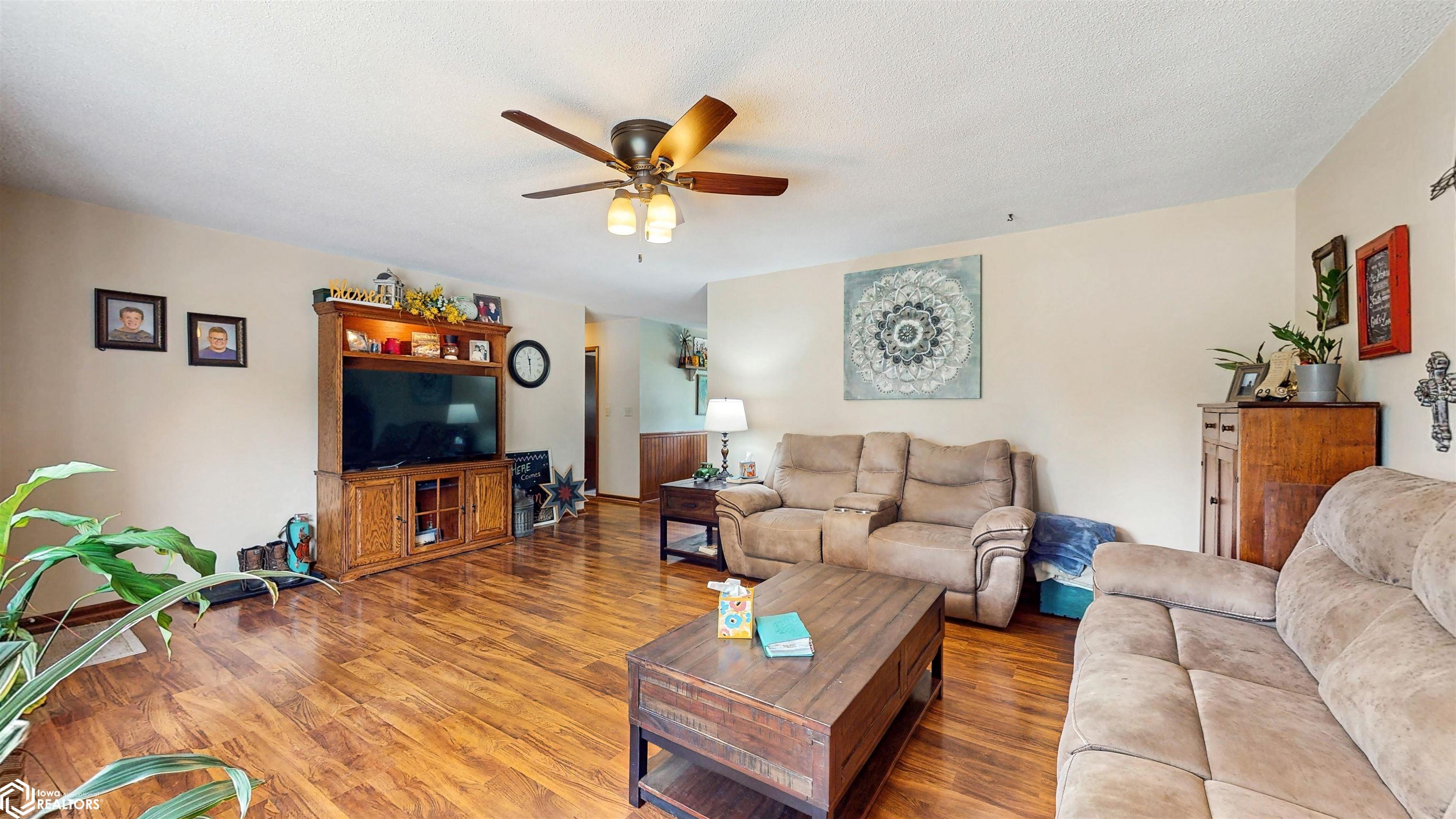 202 Oak Avenue, Mitchellville, Iowa image 6