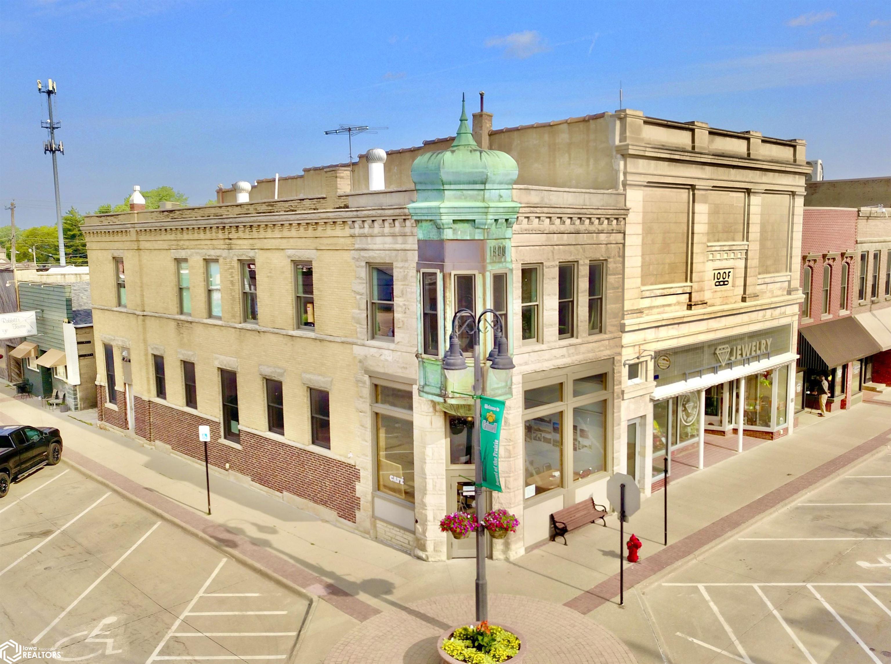 901 Main Street, Grinnell, Iowa image 1