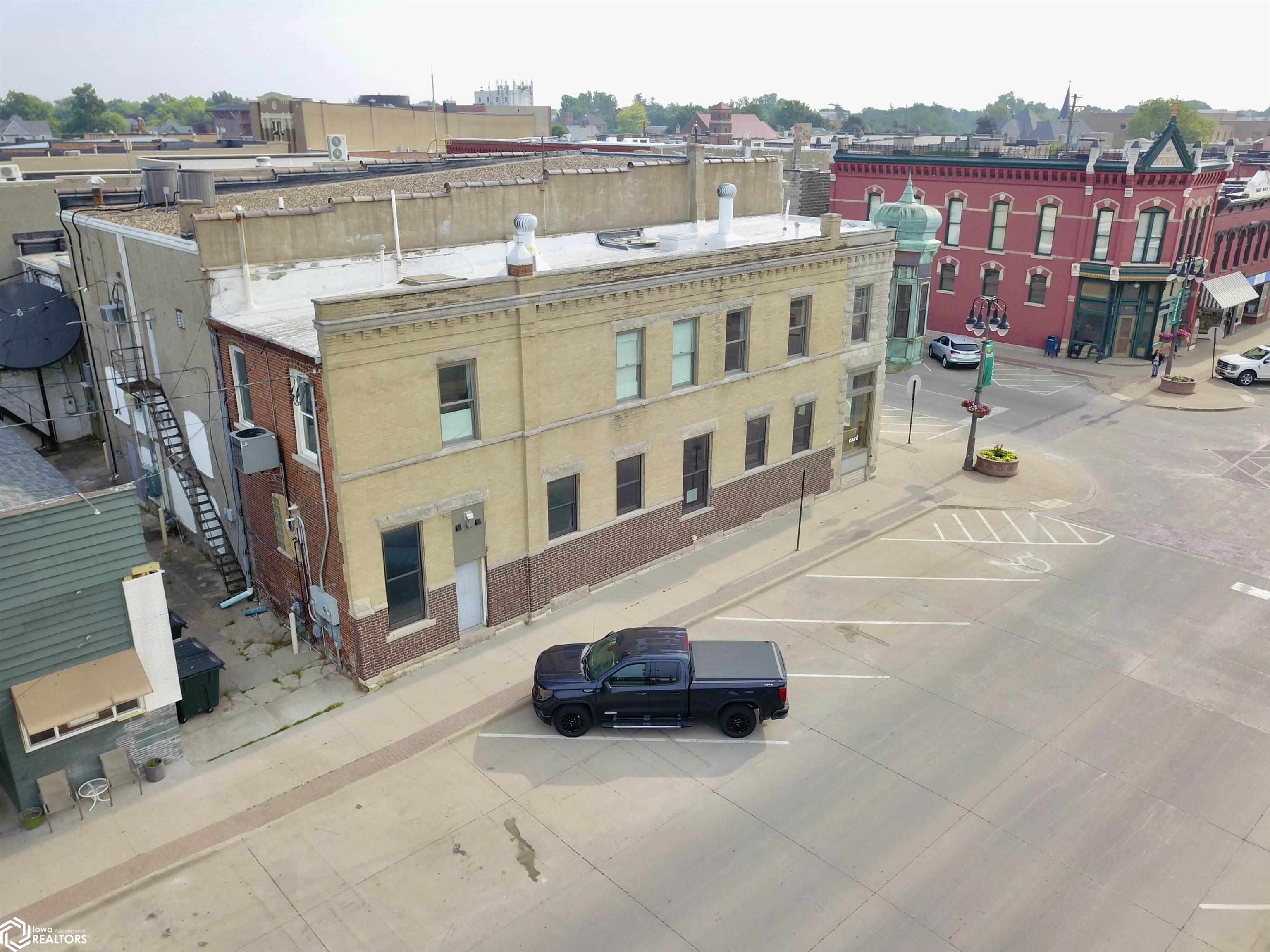 901 Main Street, Grinnell, Iowa image 43
