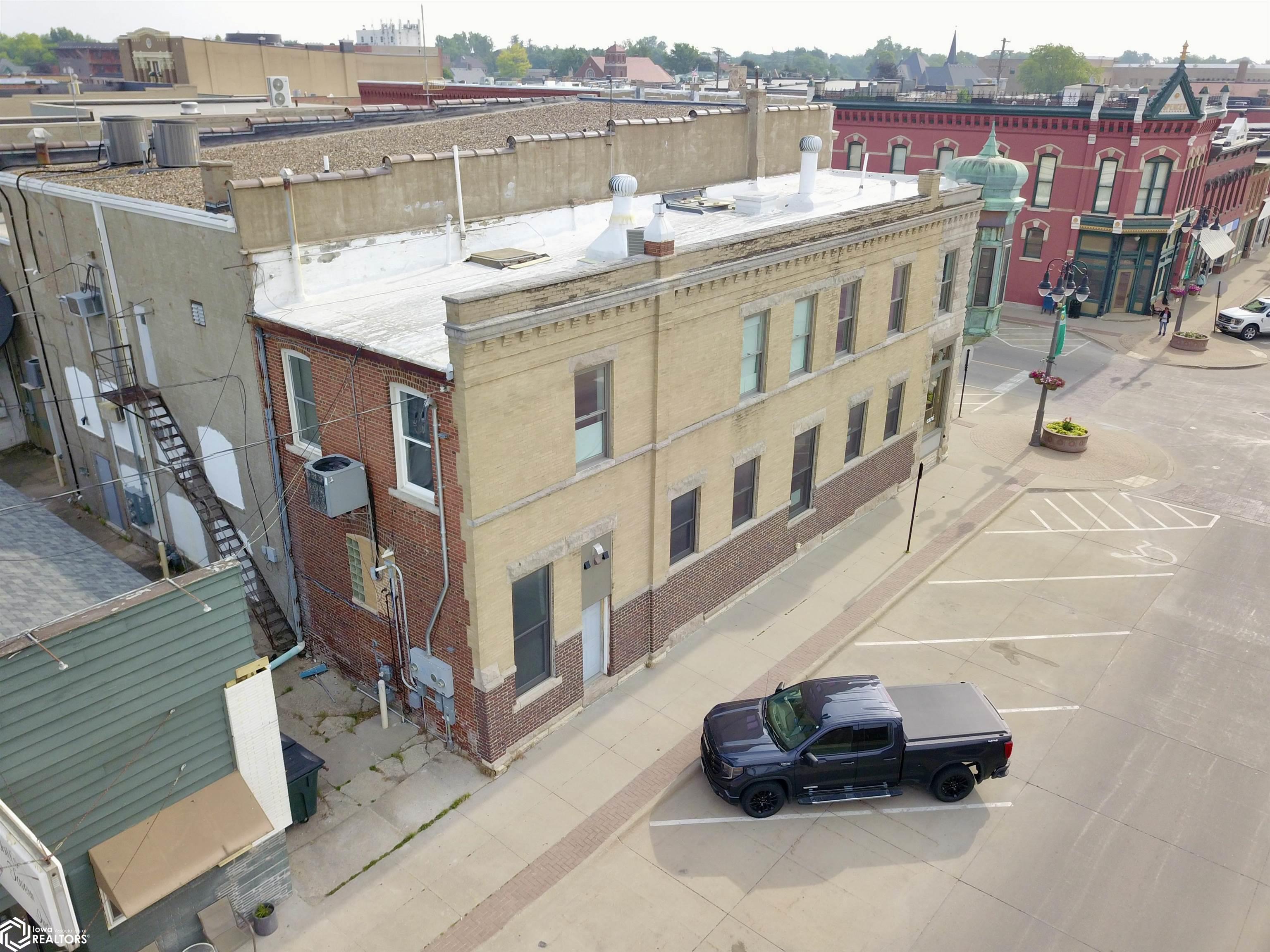 901 Main Street, Grinnell, Iowa image 44