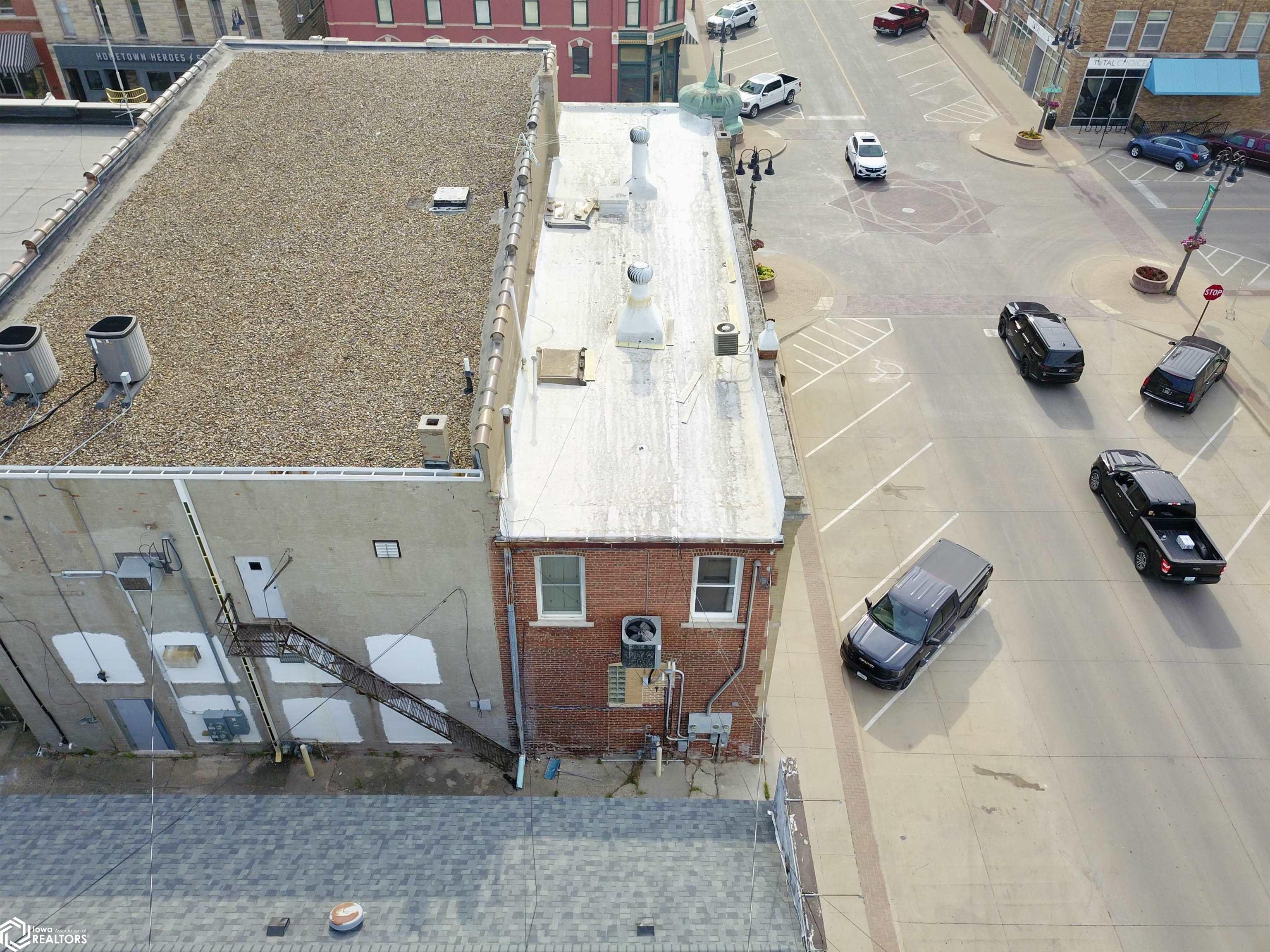 901 Main Street, Grinnell, Iowa image 45