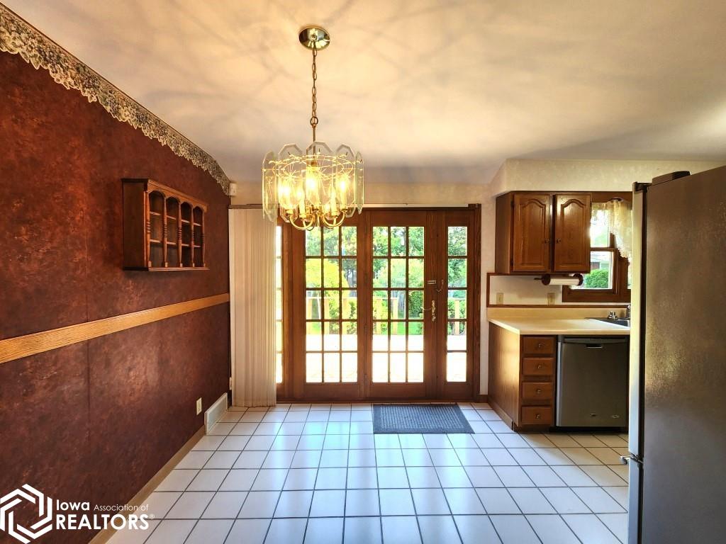 1316 2nd Street, Mason City, Iowa image 3