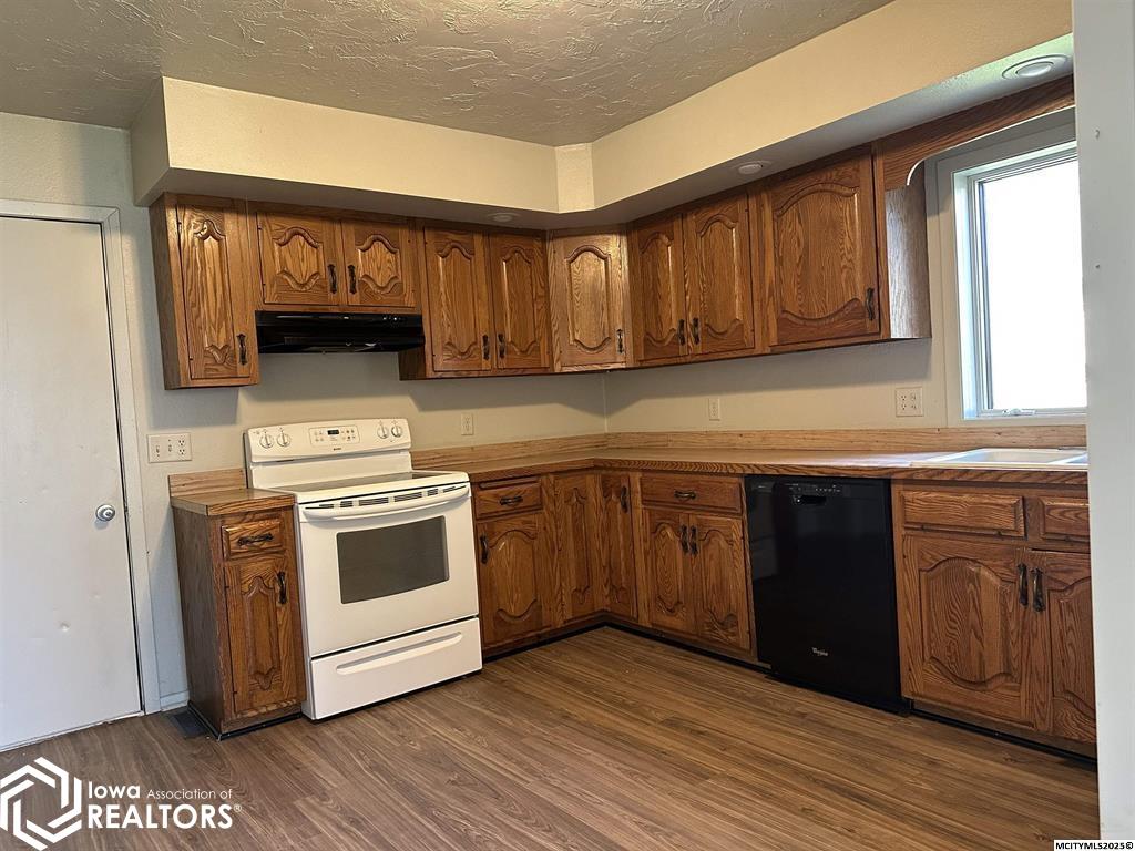 304 10th Street, Northwood, Iowa image 2