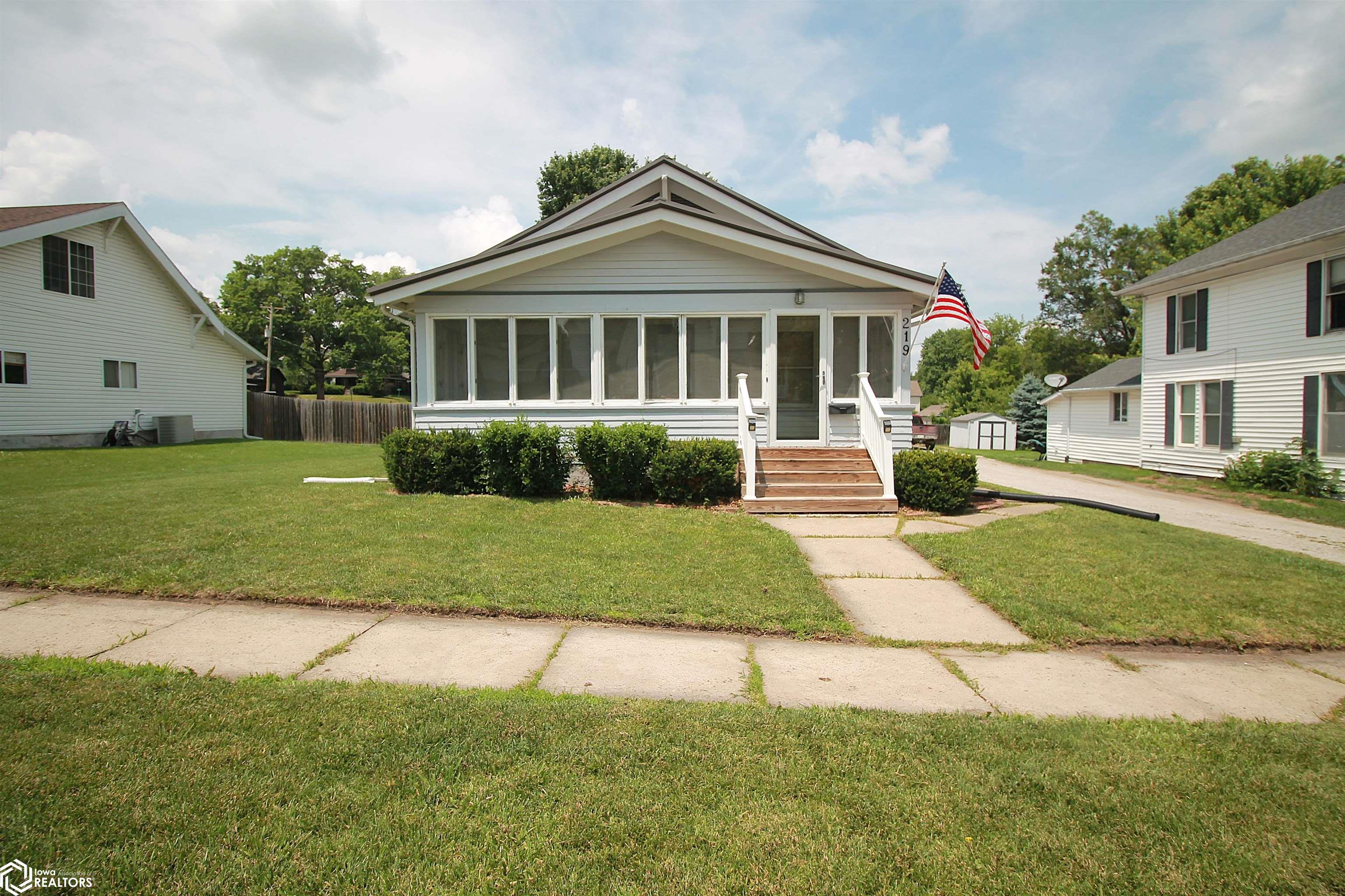 219 W Clark Street, Clarinda, Iowa image 1
