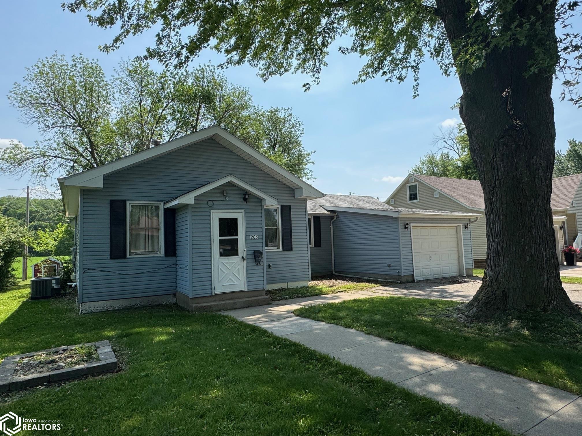 205 2nd Street, Humboldt, Iowa image 1