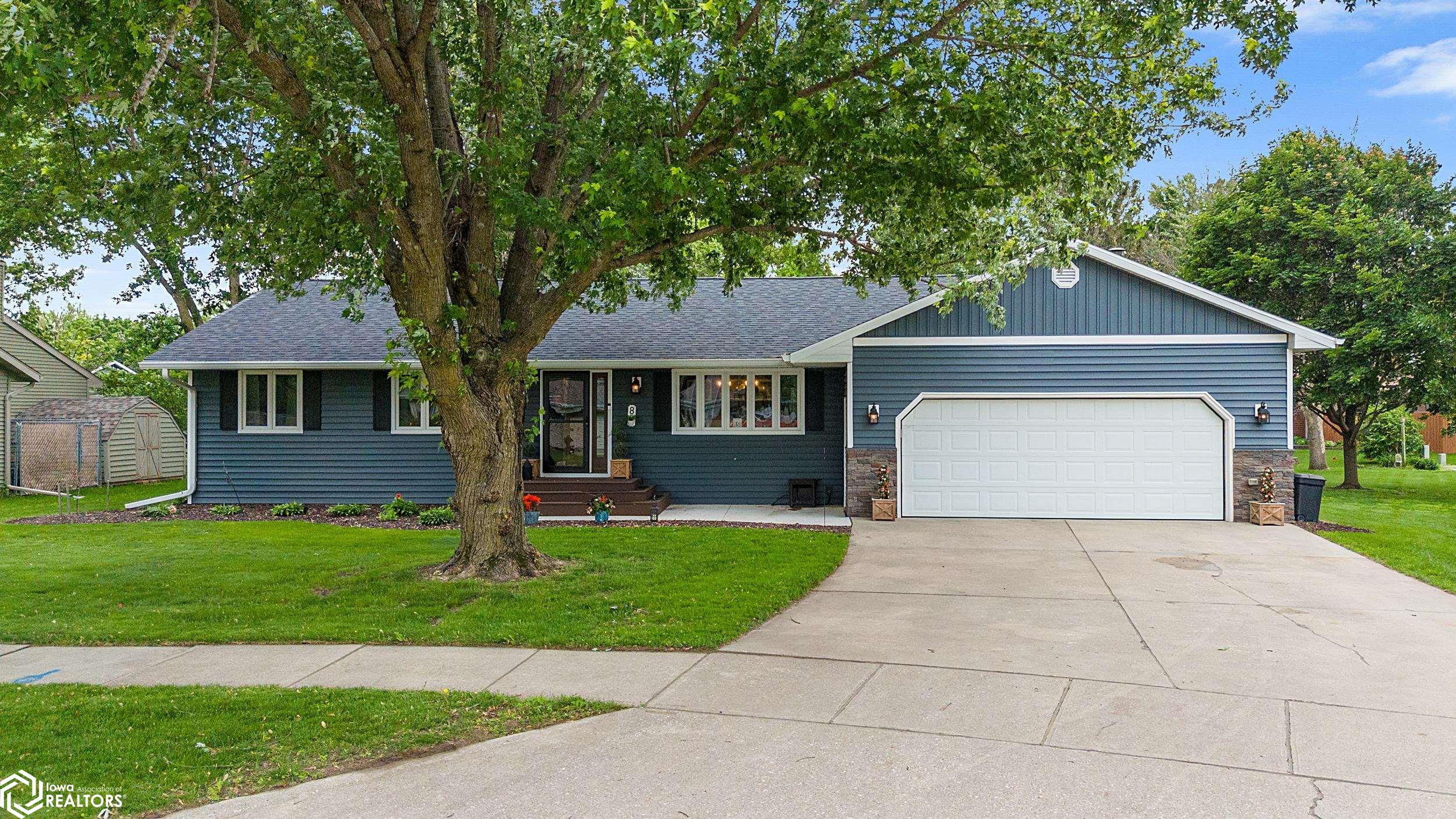 8 Williamsburg Cir, Mason City, Iowa image 1
