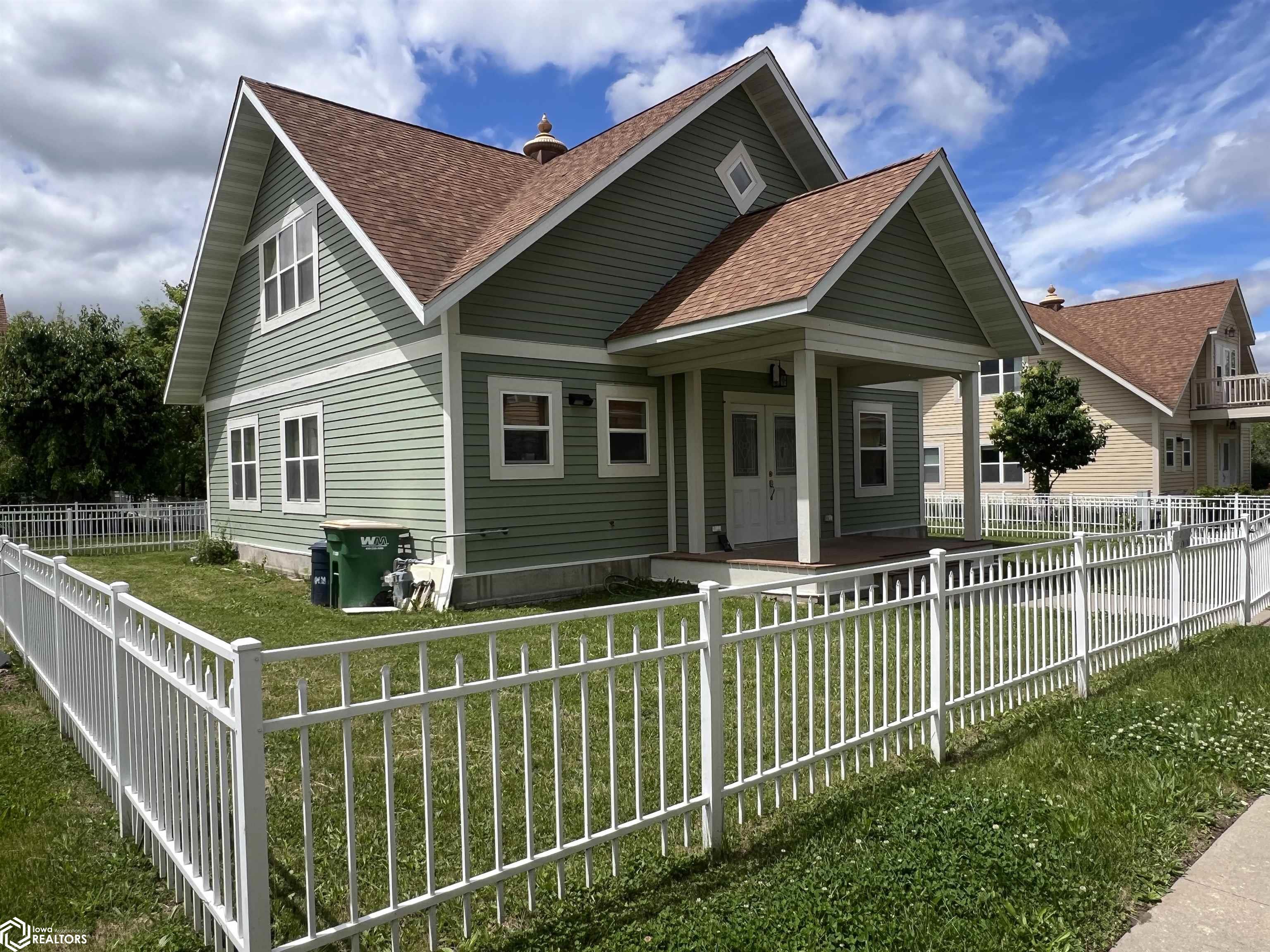 52 E Golden Lane, Fairfield, Iowa image 1