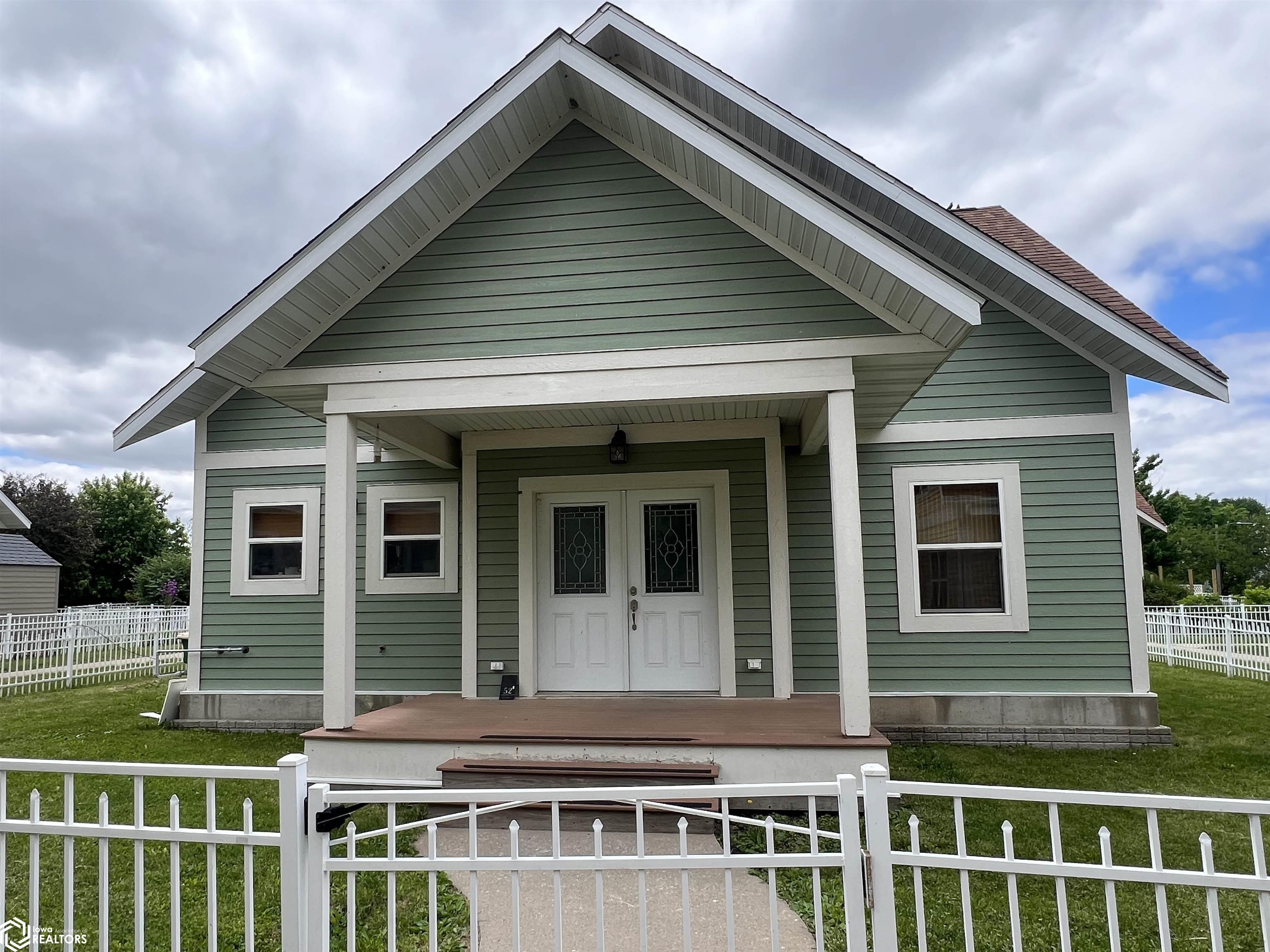 52 E Golden Lane, Fairfield, Iowa image 2